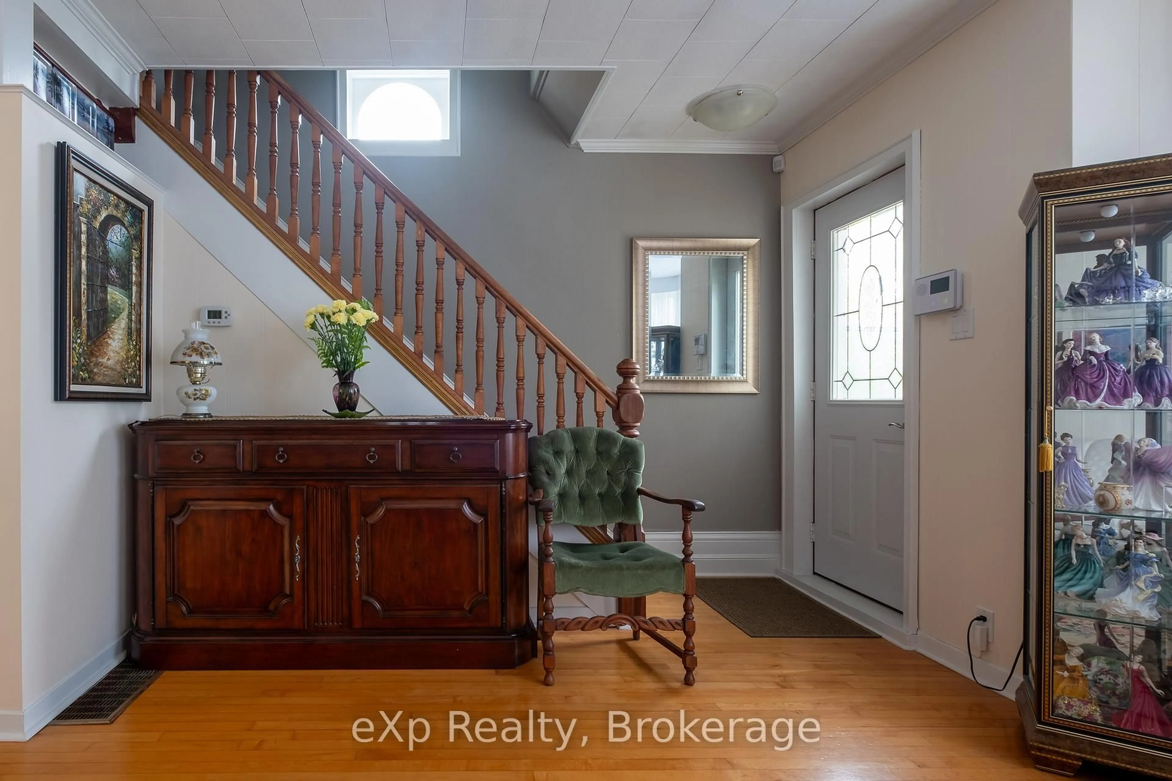 Indoor entryway for 046296 Old Mail Rd, Meaford Ontario N4L 1W7