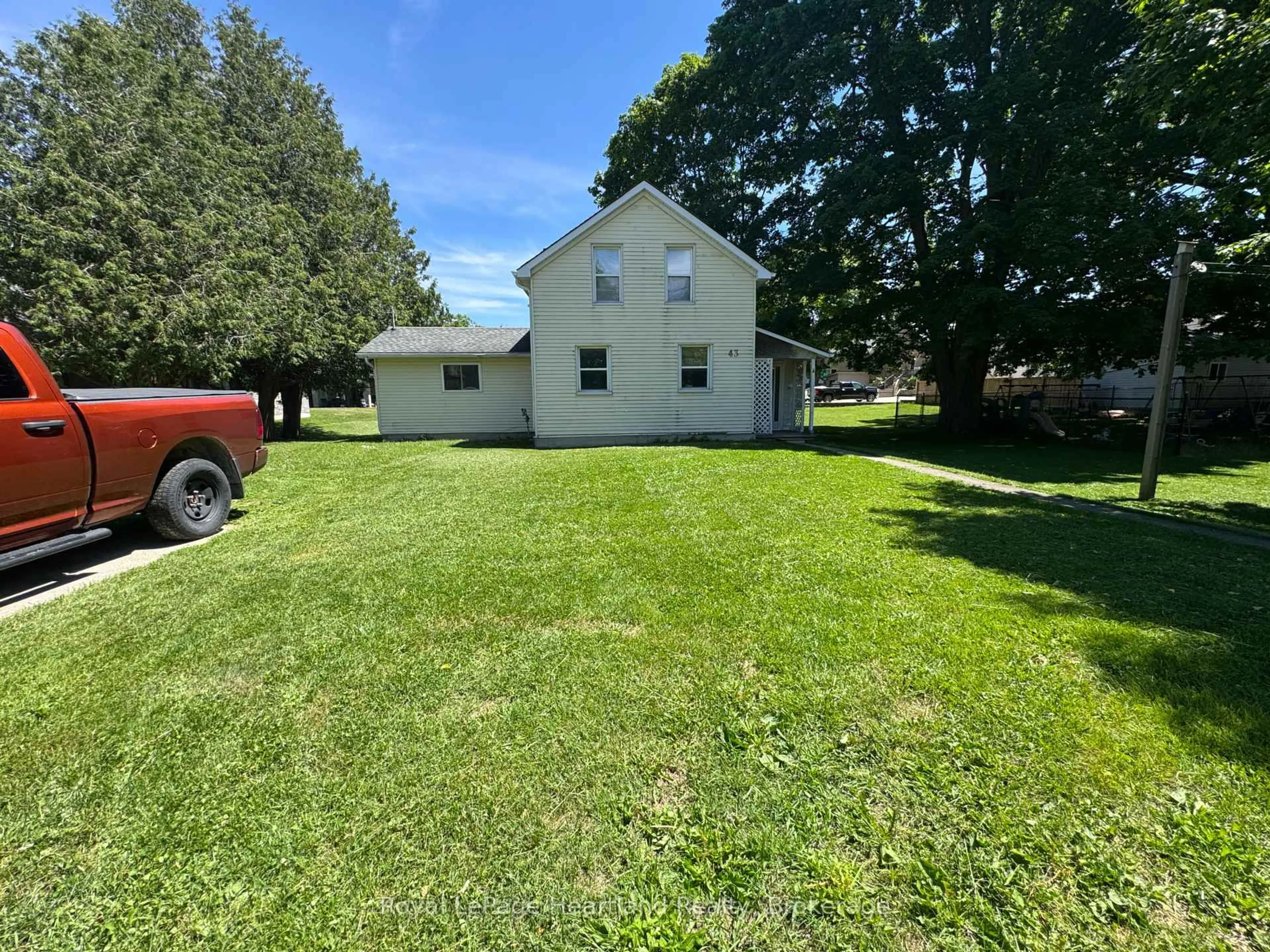 A pic from outside/outdoor area/front of a property/back of a property/a pic from drone, unknown for 43 CLINTON St, South Bruce Ontario N0G 2S0