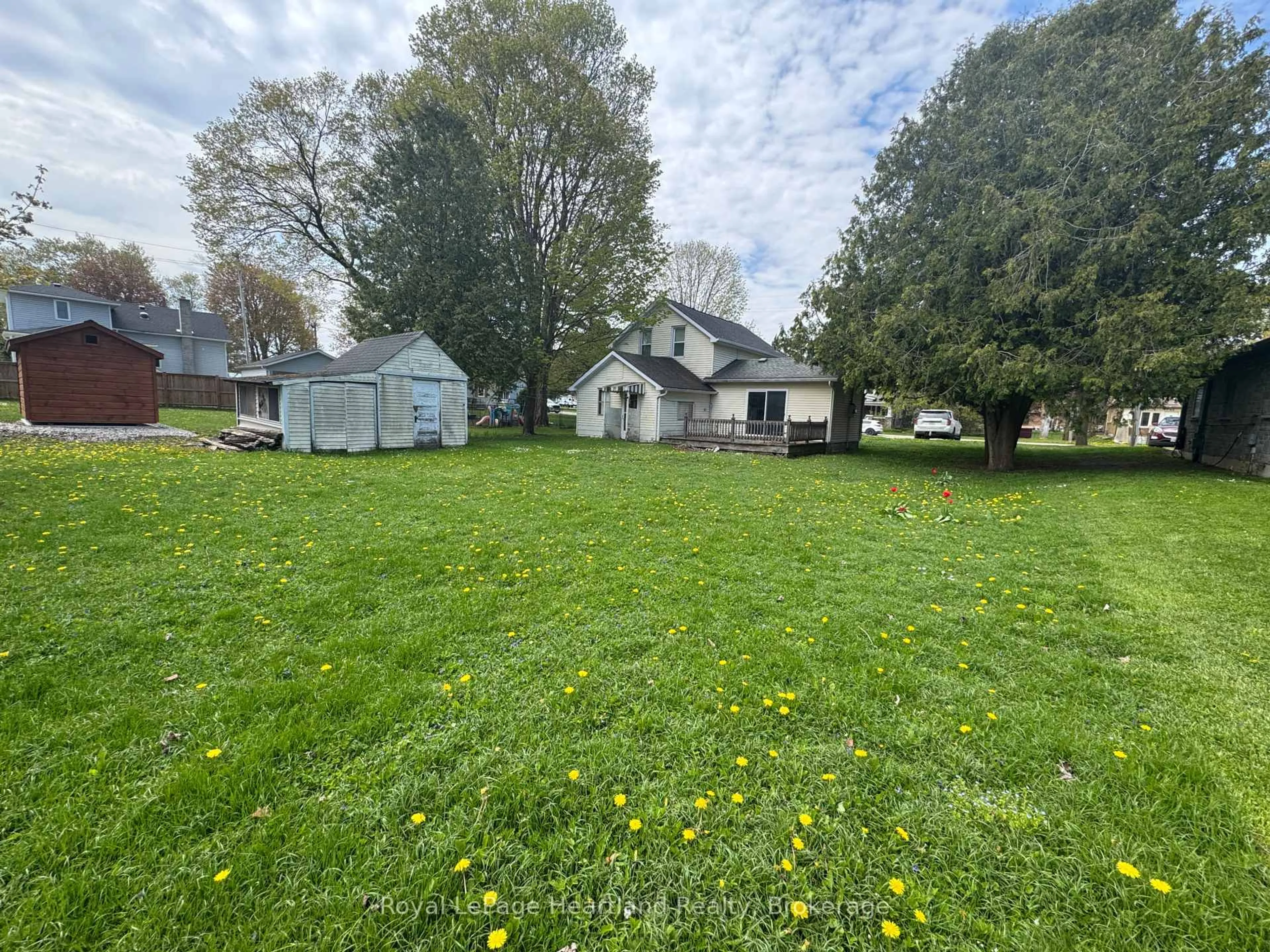 A pic from outside/outdoor area/front of a property/back of a property/a pic from drone, unknown for 43 CLINTON St, South Bruce Ontario N0G 2S0
