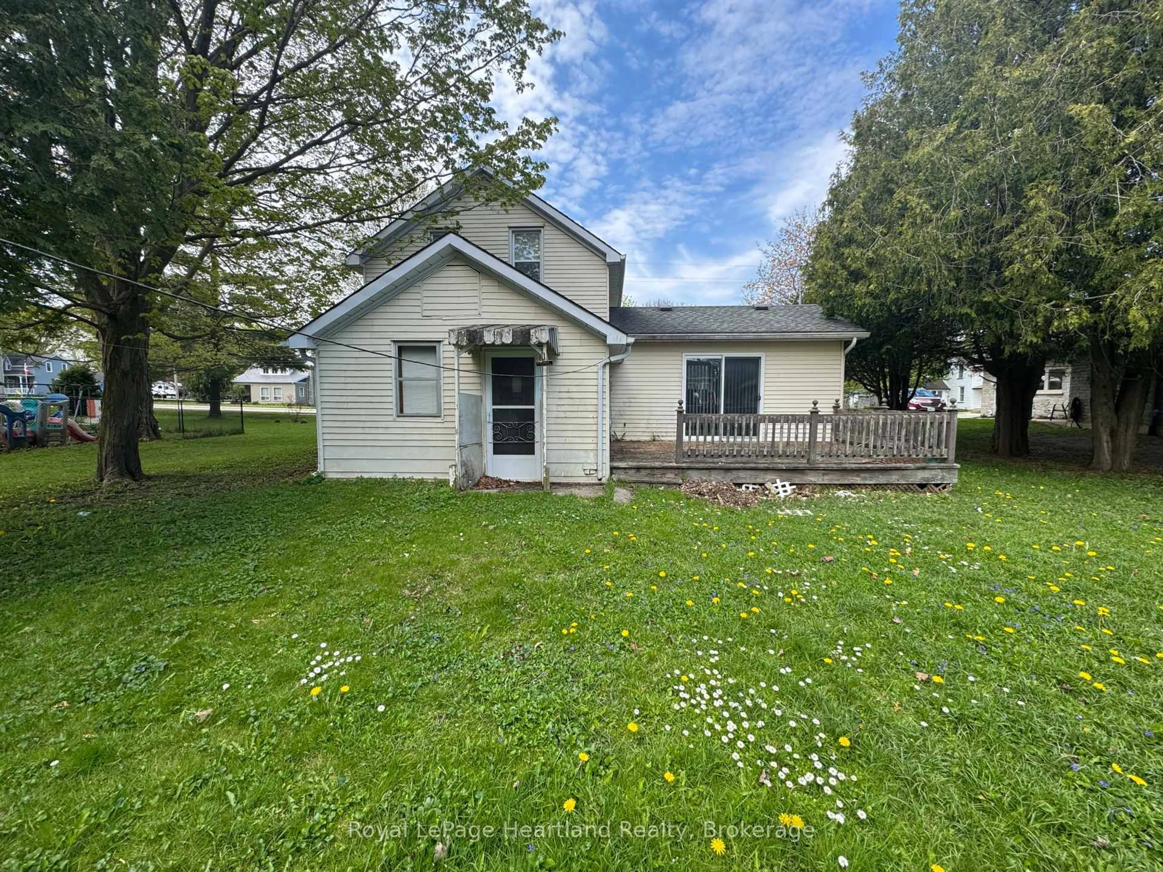 A pic from outside/outdoor area/front of a property/back of a property/a pic from drone, unknown for 43 CLINTON St, South Bruce Ontario N0G 2S0