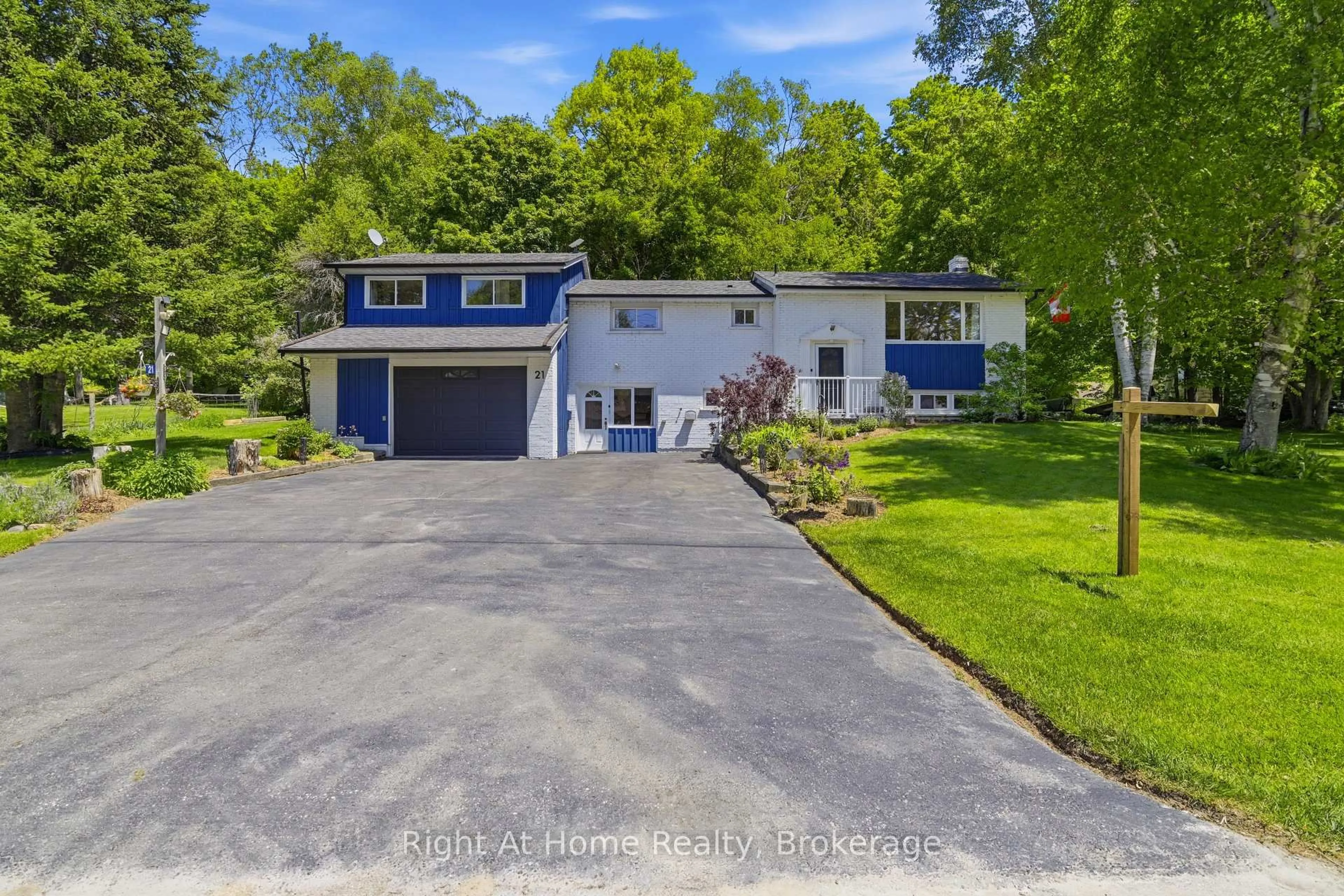 A pic from outside/outdoor area/front of a property/back of a property/a pic from drone, street for 21 Nonquon Dr, Kawartha Lakes Ontario L0C 1G0