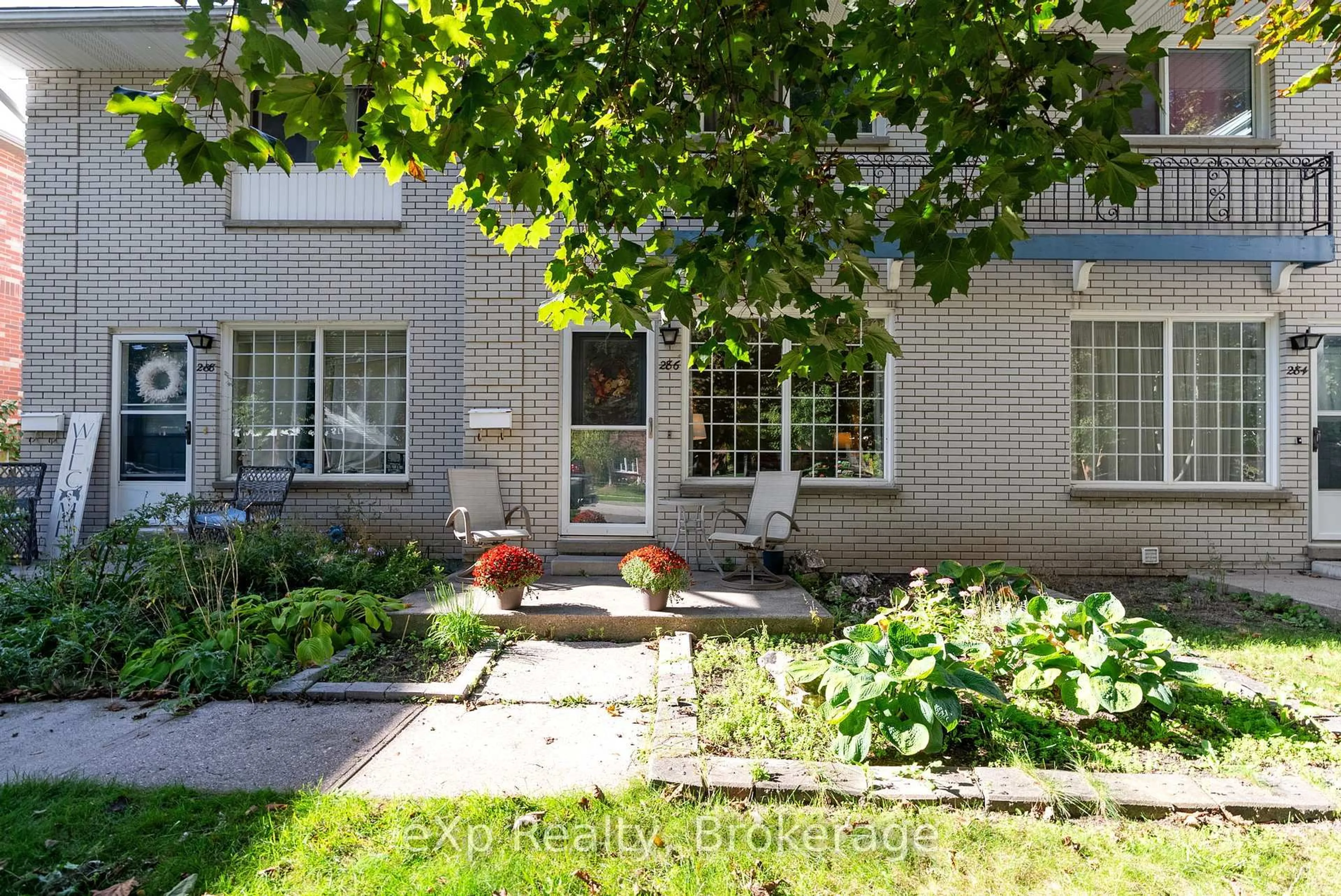 Patio, street for 286 Dufferin St, Stratford Ontario N5A 2H2