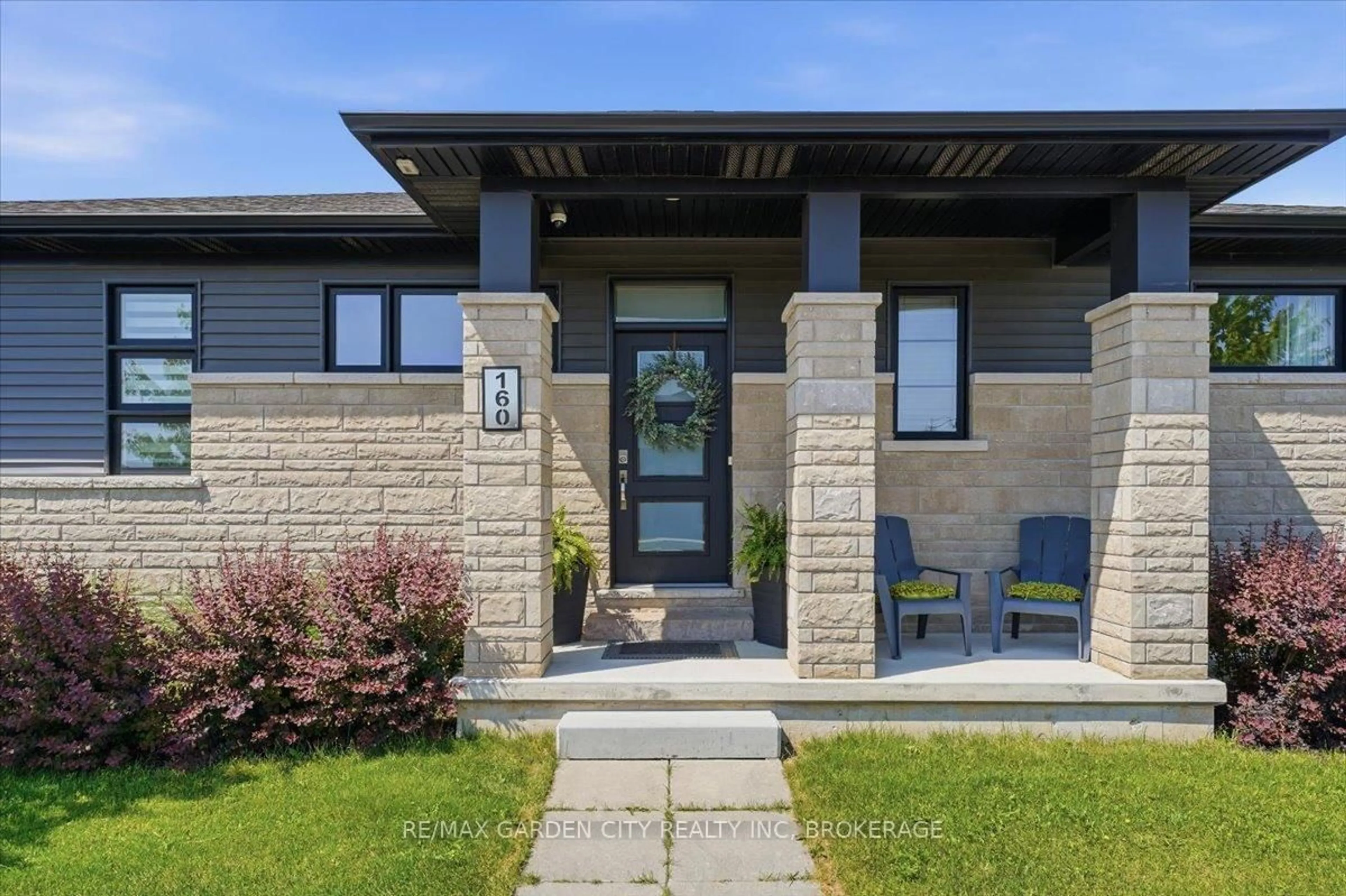 Home with brick exterior material, street for 160 Susan Dr, Pelham Ontario L3E 0B2