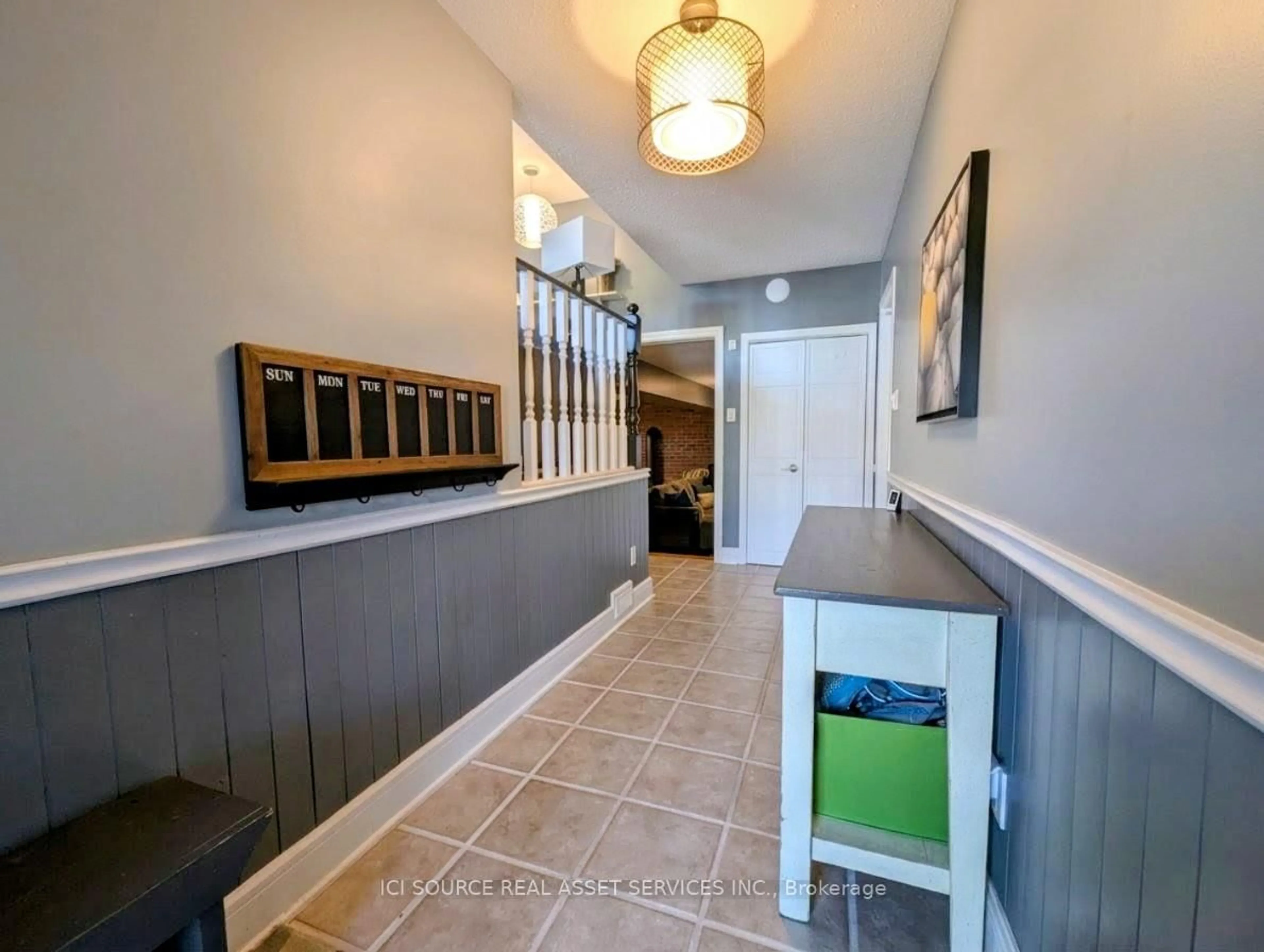 Indoor foyer for 125 Autumnwood Cres, Greater Sudbury Ontario P3B 3Z1