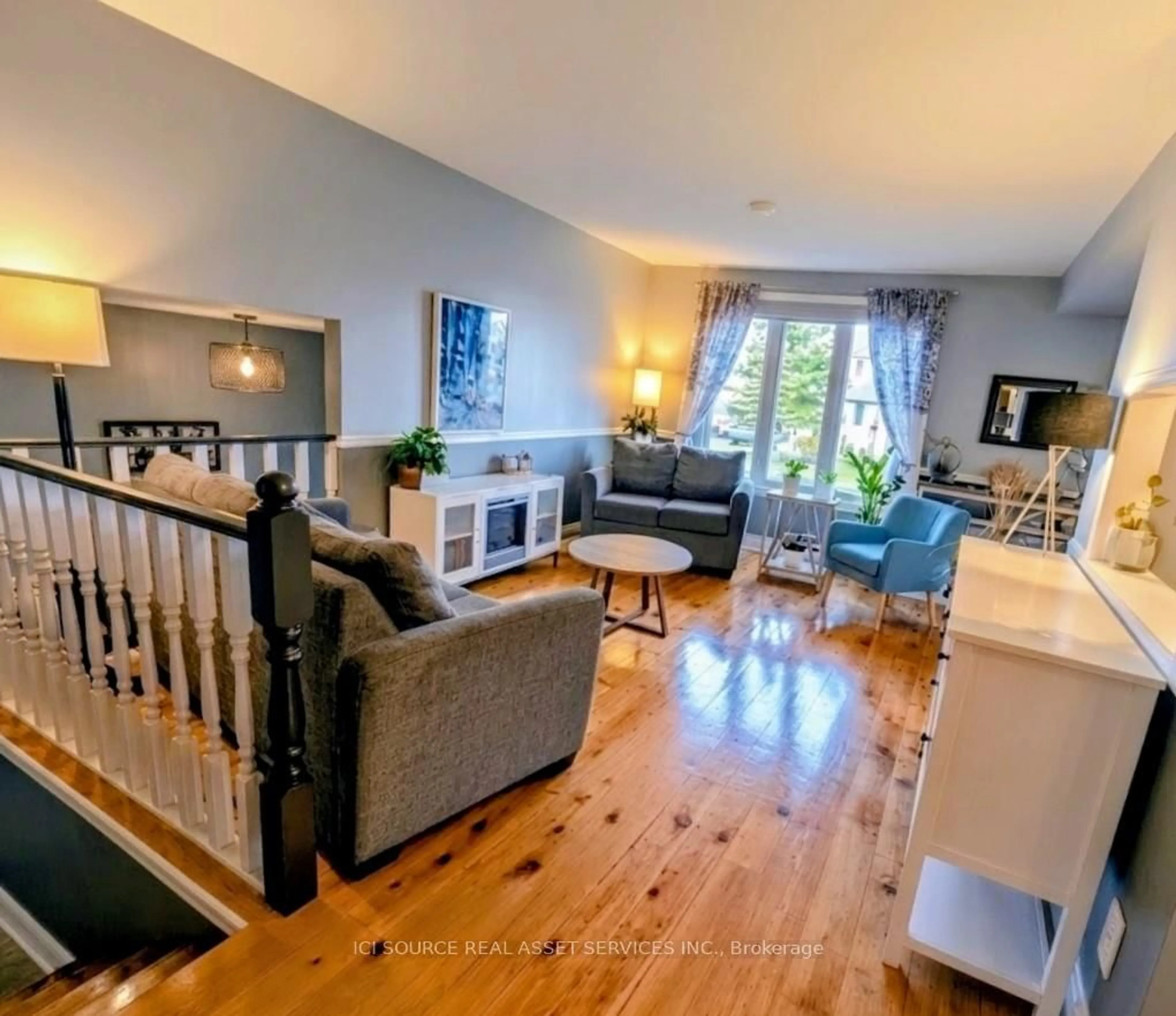 Living room with furniture, wood/laminate floor for 125 Autumnwood Cres, Greater Sudbury Ontario P3B 3Z1