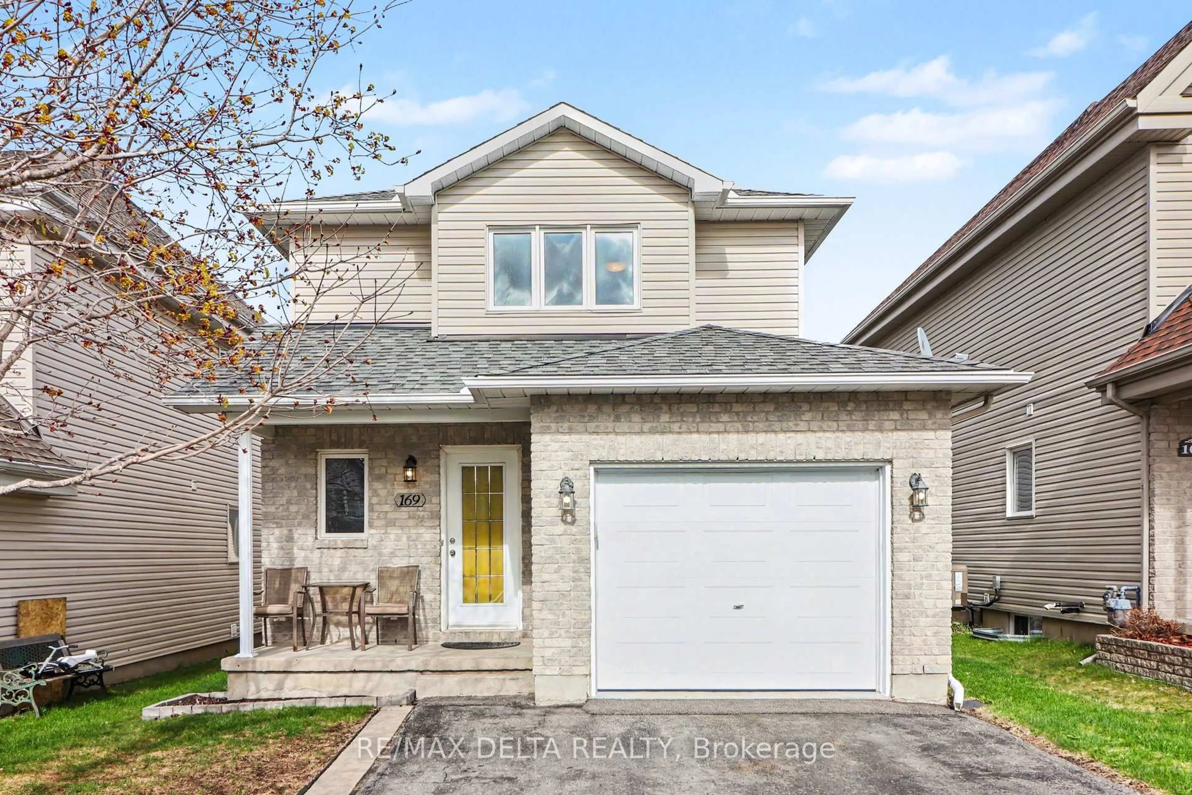 Home with vinyl exterior material, street for 169 Louise St, Clarence-Rockland Ontario K4K 1R8