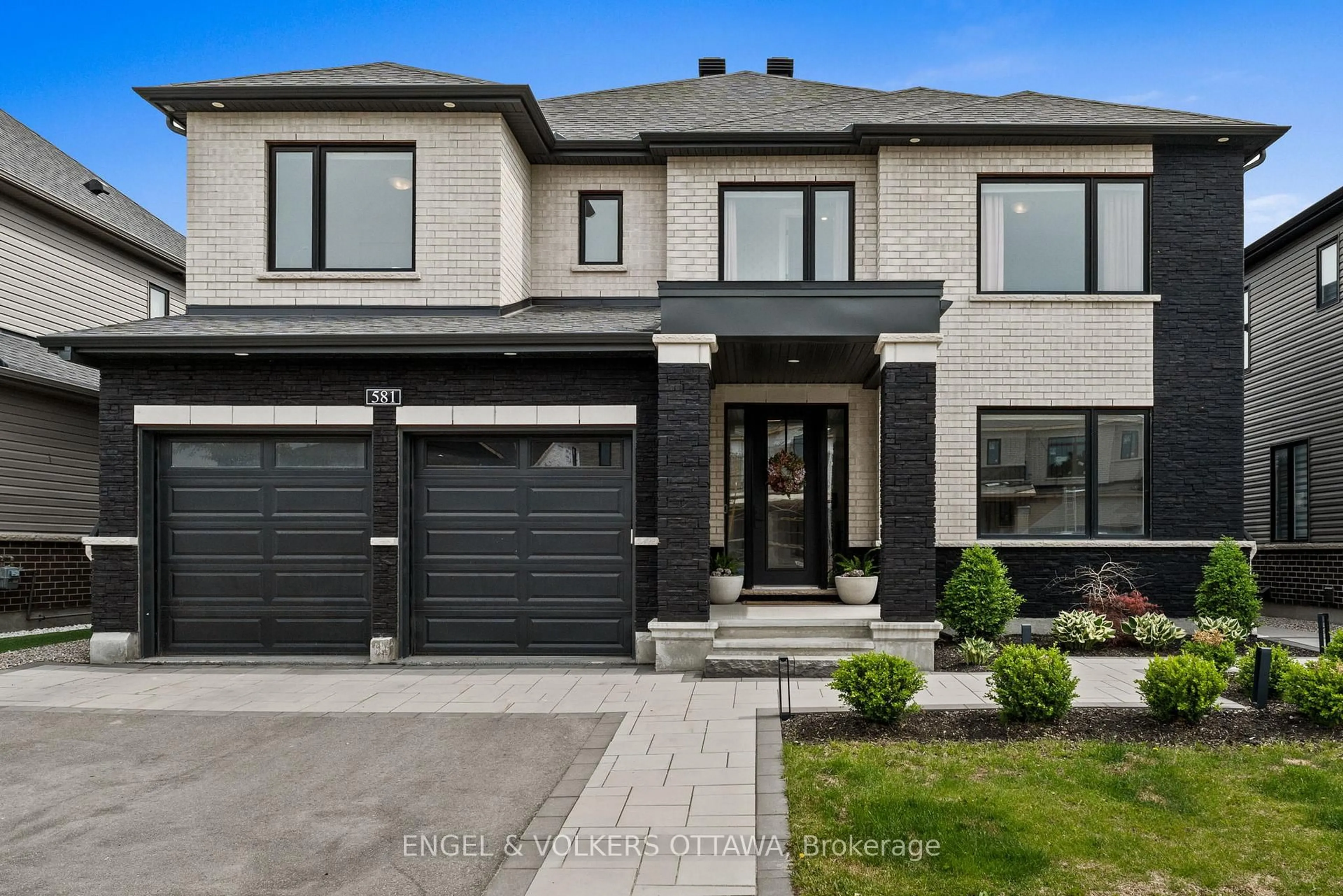 Home with brick exterior material, street for 581 Bridgeport Ave, Manotick Ontario K4M 0M4