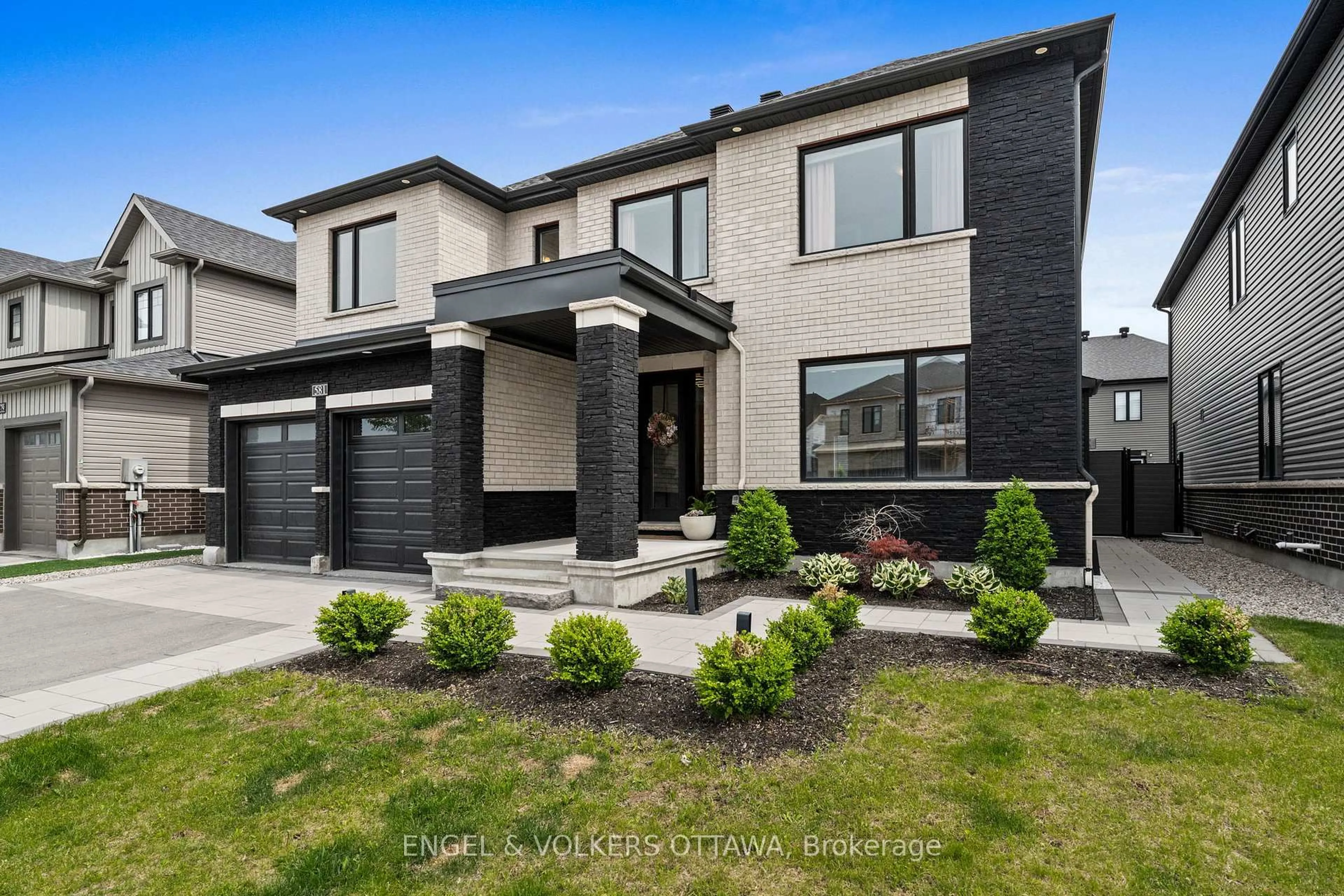 Home with brick exterior material, street for 581 Bridgeport Ave, Manotick Ontario K4M 0M4