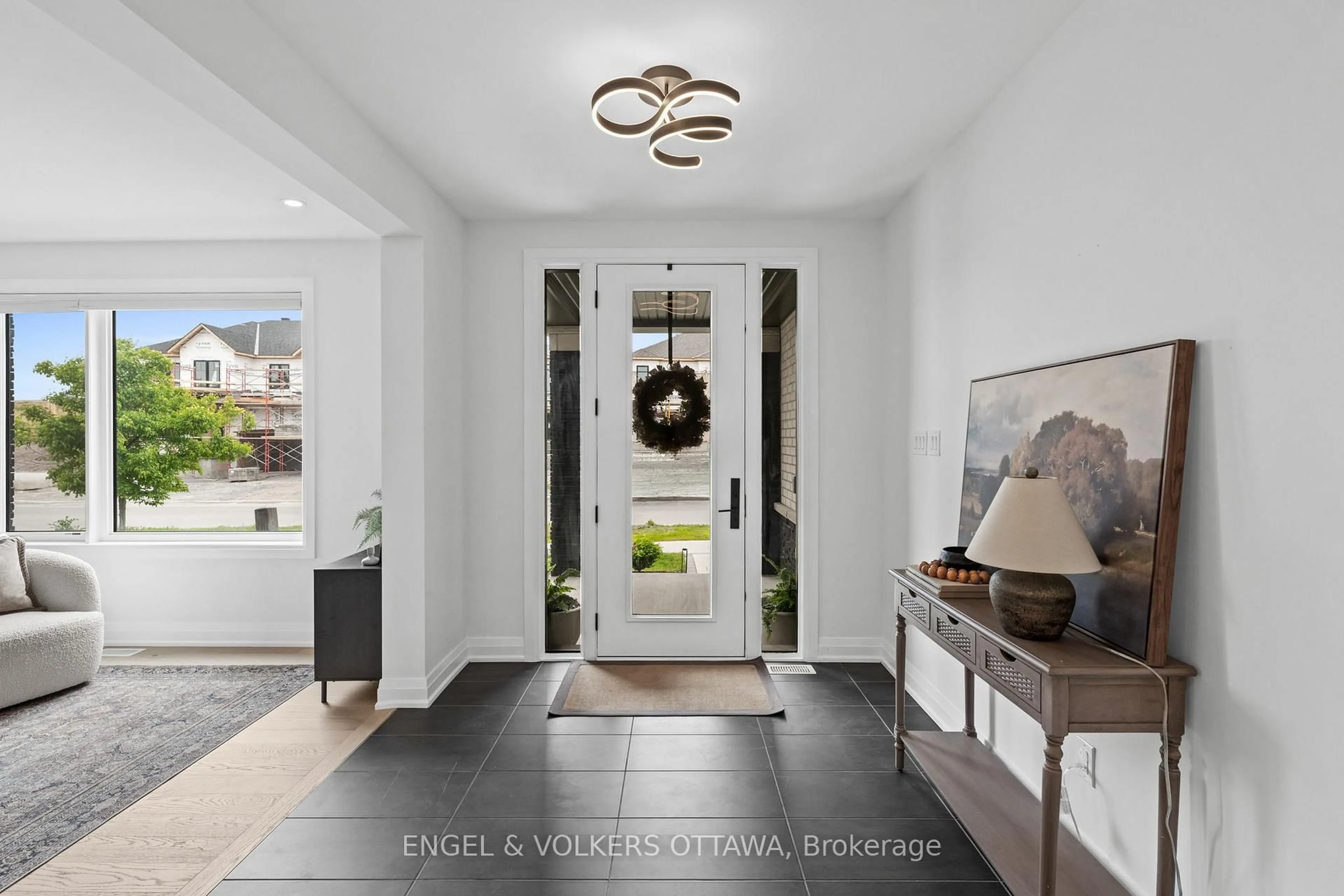 Indoor entryway for 581 Bridgeport Ave, Manotick Ontario K4M 0M4