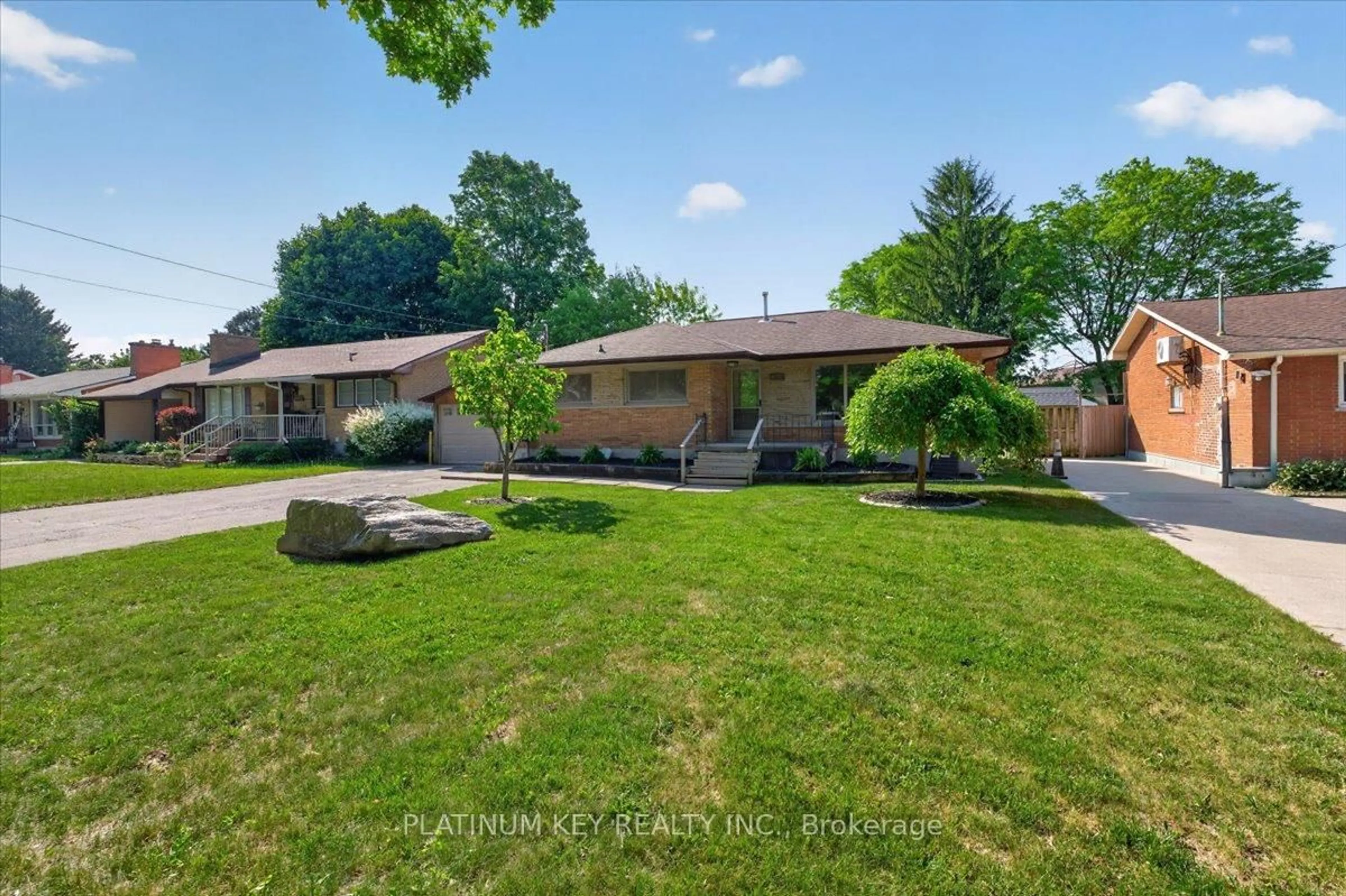 A pic from outside/outdoor area/front of a property/back of a property/a pic from drone, unknown for 1947 Royal Cres, London East Ontario N5V 1N6