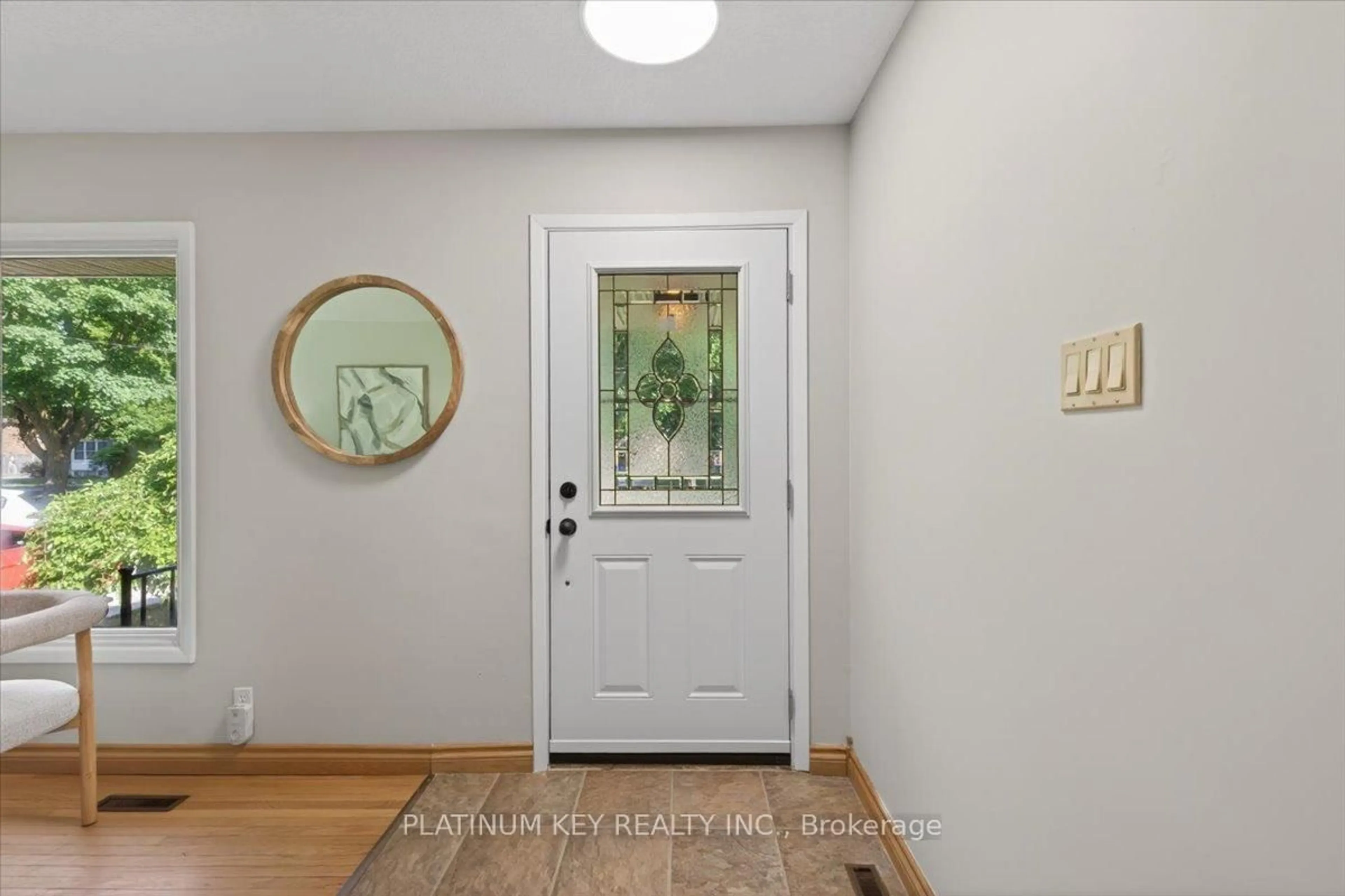 Indoor entryway for 1947 Royal Cres, London East Ontario N5V 1N6