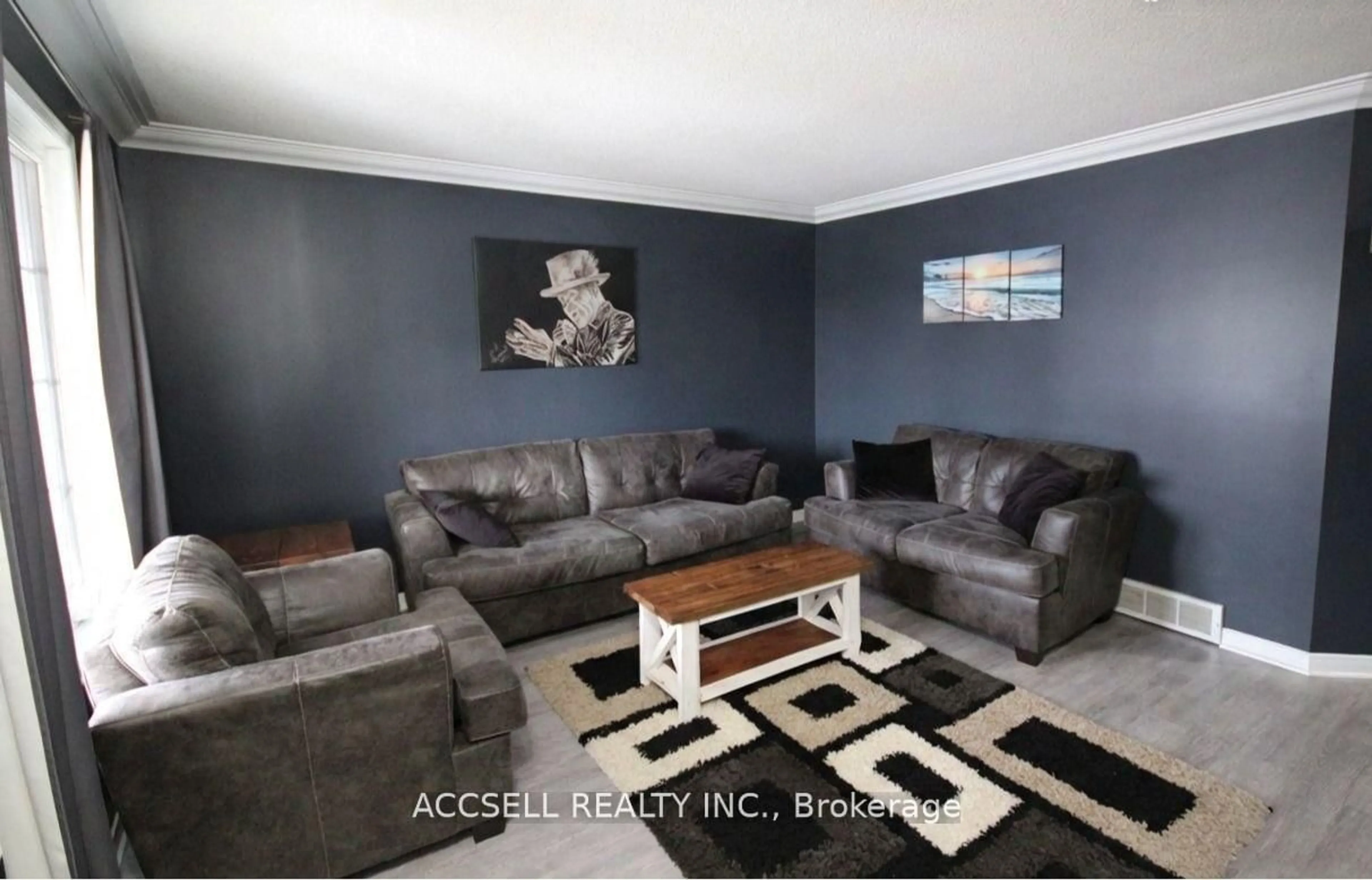 Living room with furniture, unknown for 635 Highview Dr, St. Thomas Ontario N5R 5E7