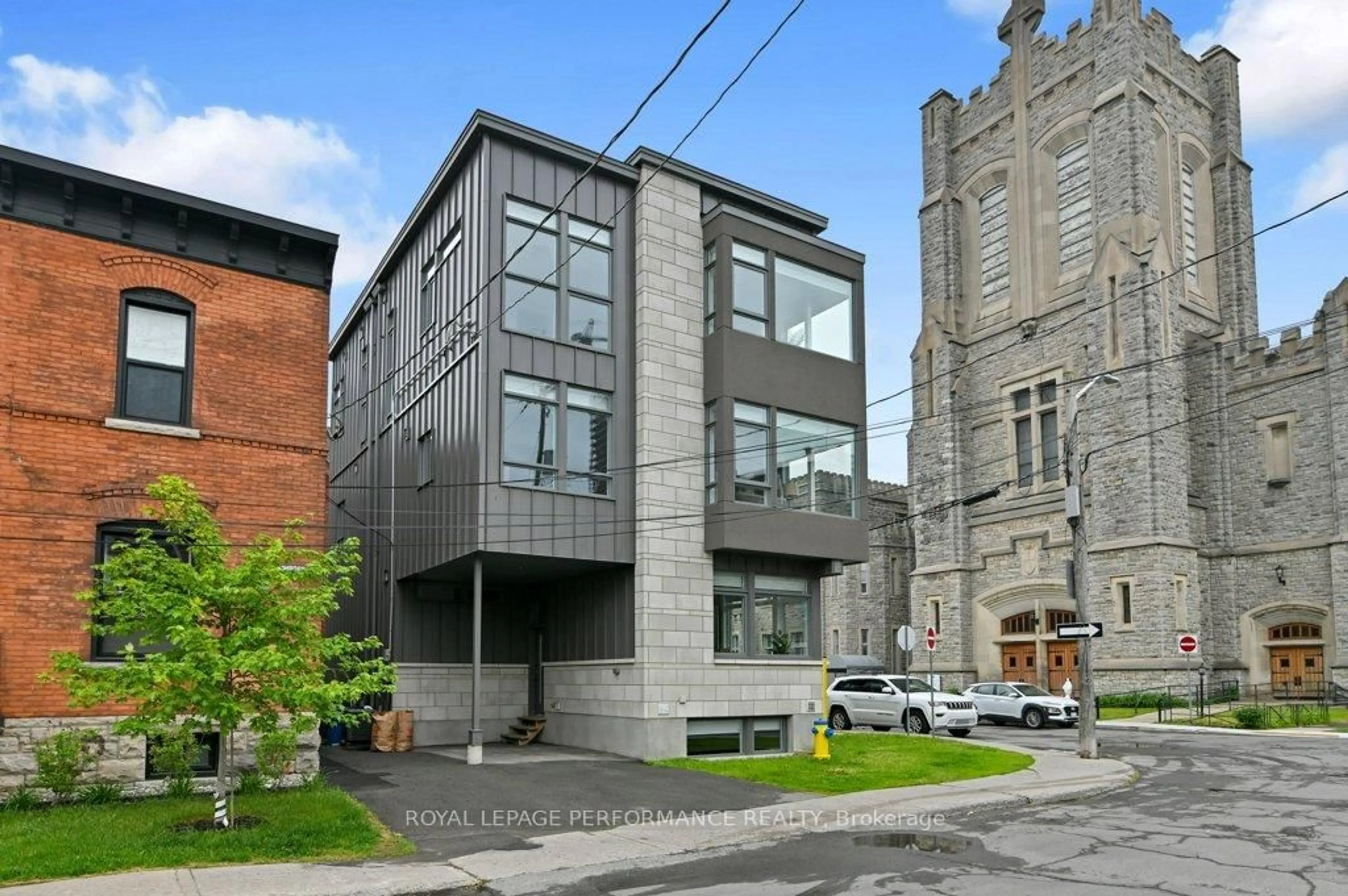 Home with brick exterior material, street for 80 Empress Ave, Ottawa Ontario K1R 7G2