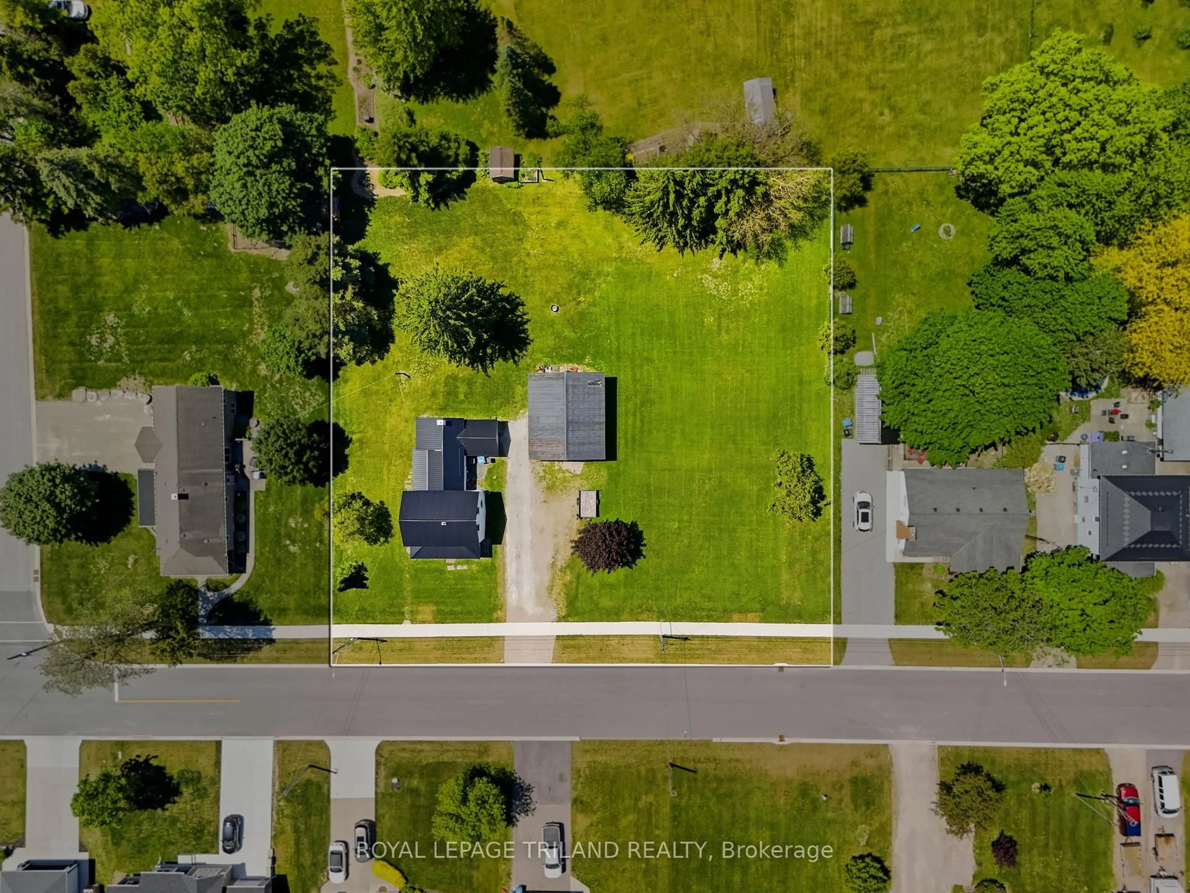 A pic from outside/outdoor area/front of a property/back of a property/a pic from drone, street for 191 ELIZABETH St, Lambton Shores Ontario N0M 2N0
