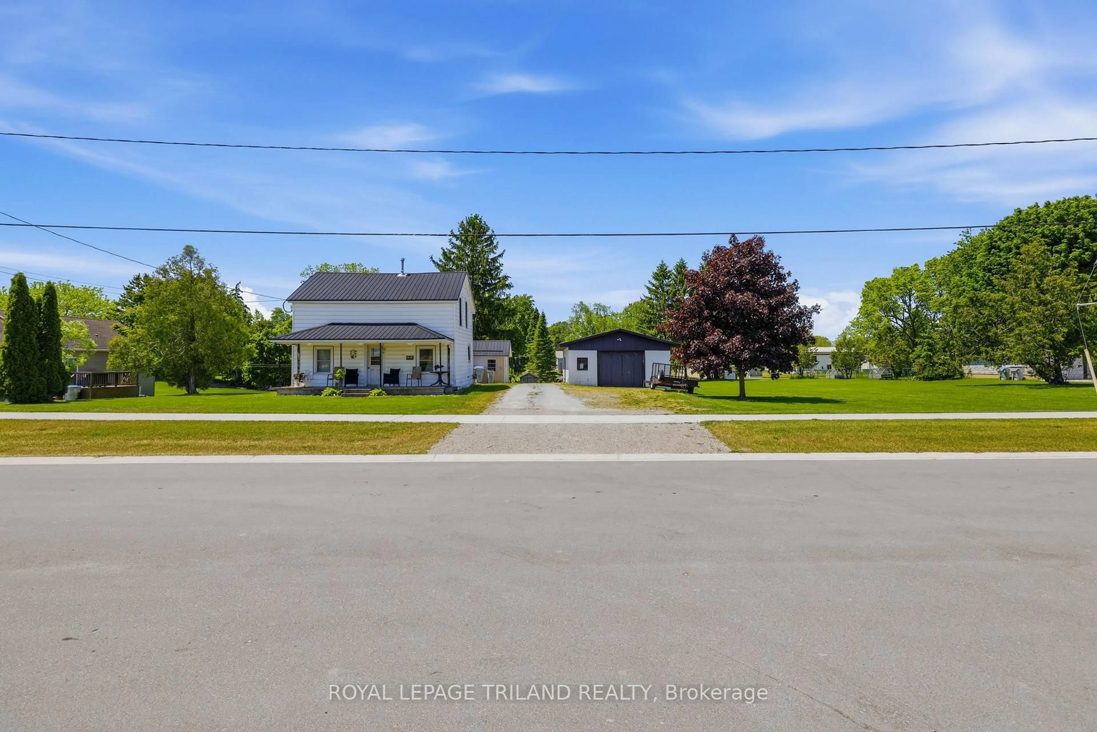 A pic from outside/outdoor area/front of a property/back of a property/a pic from drone, street for 191 ELIZABETH St, Lambton Shores Ontario N0M 2N0