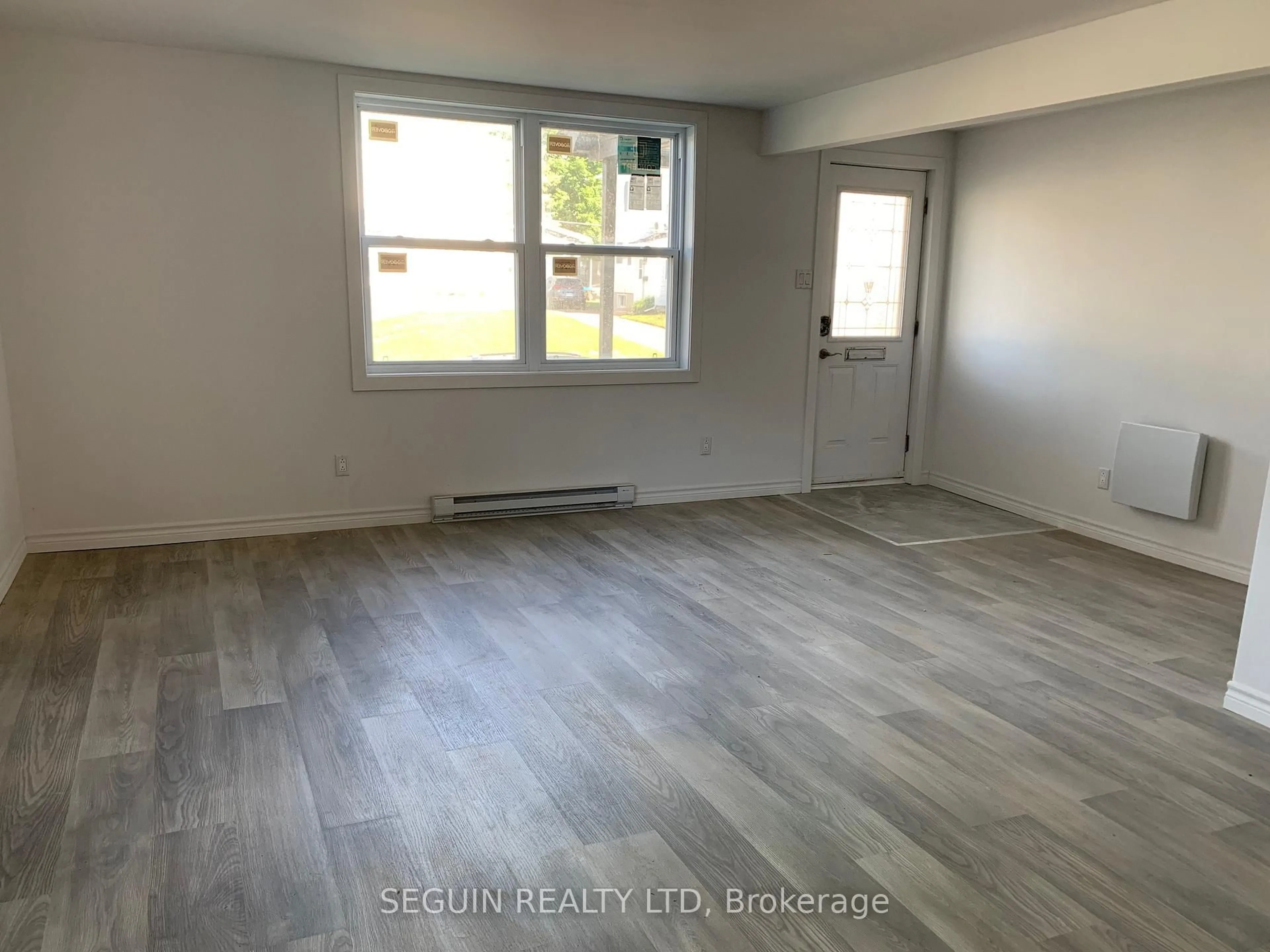 A pic of a room for 471-473 Emerald St, Hawkesbury Ontario K6A 1S5