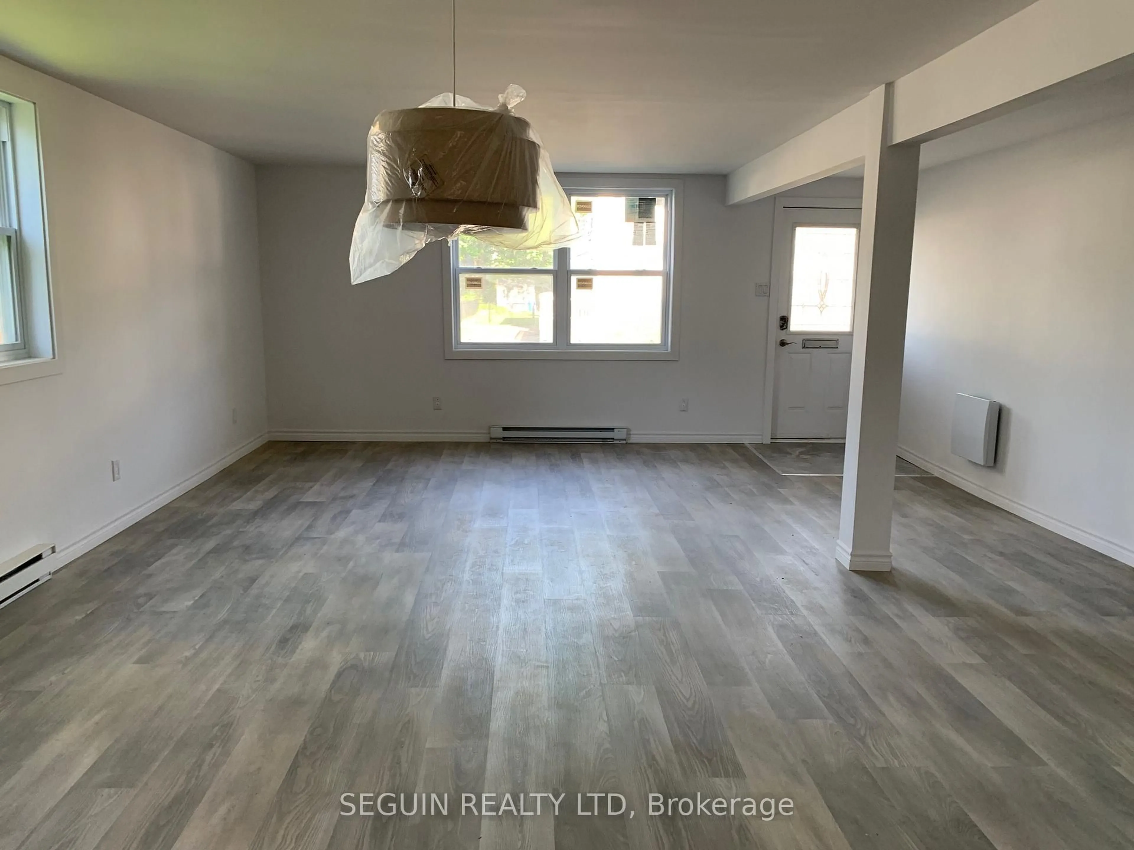 A pic of a room for 471-473 Emerald St, Hawkesbury Ontario K6A 1S5