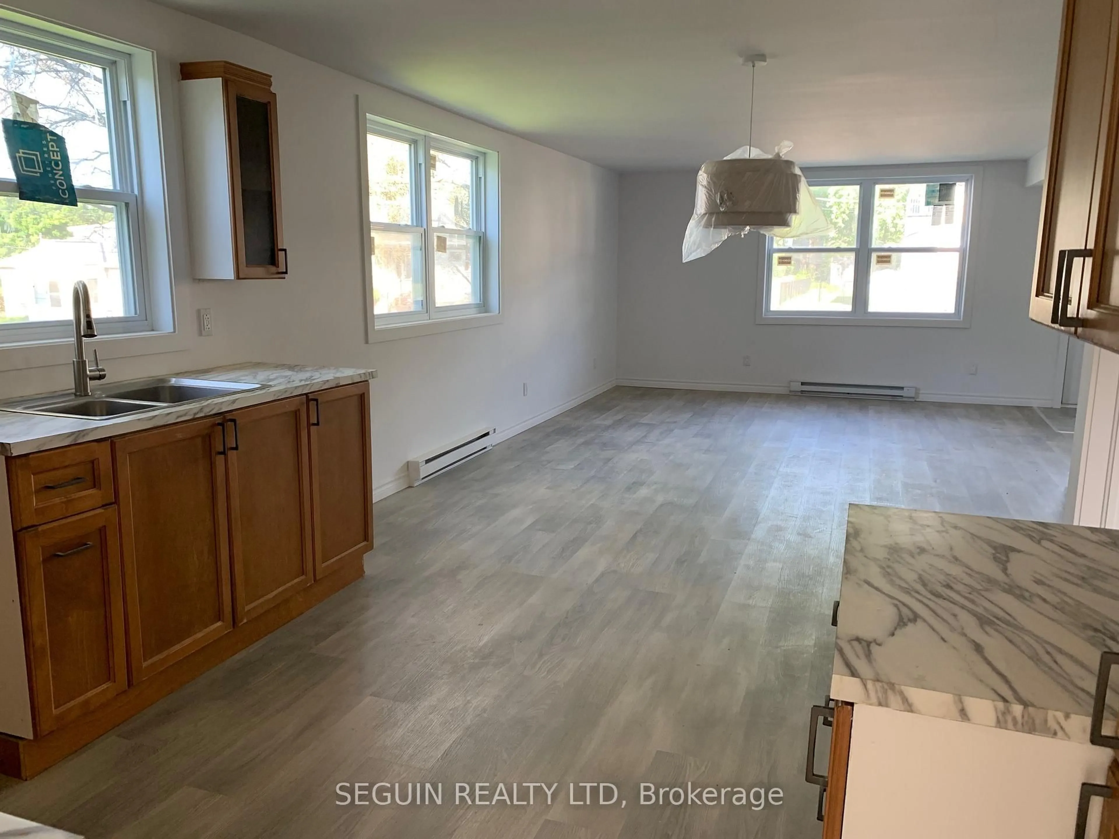 A pic of a room for 471-473 Emerald St, Hawkesbury Ontario K6A 1S5