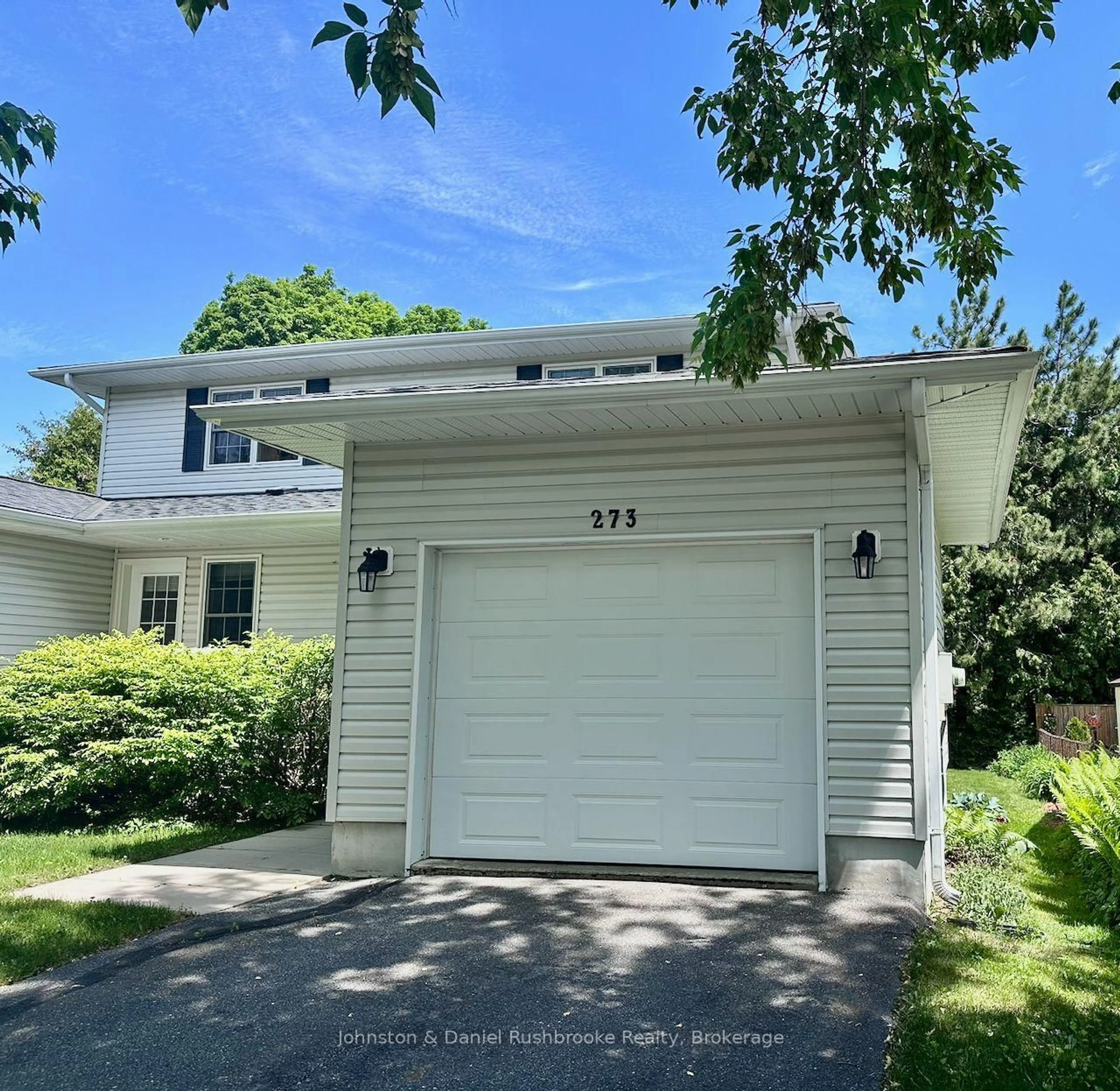 Home with vinyl exterior material, street for 273 Hiram St, Bracebridge Ontario P1L 1R7