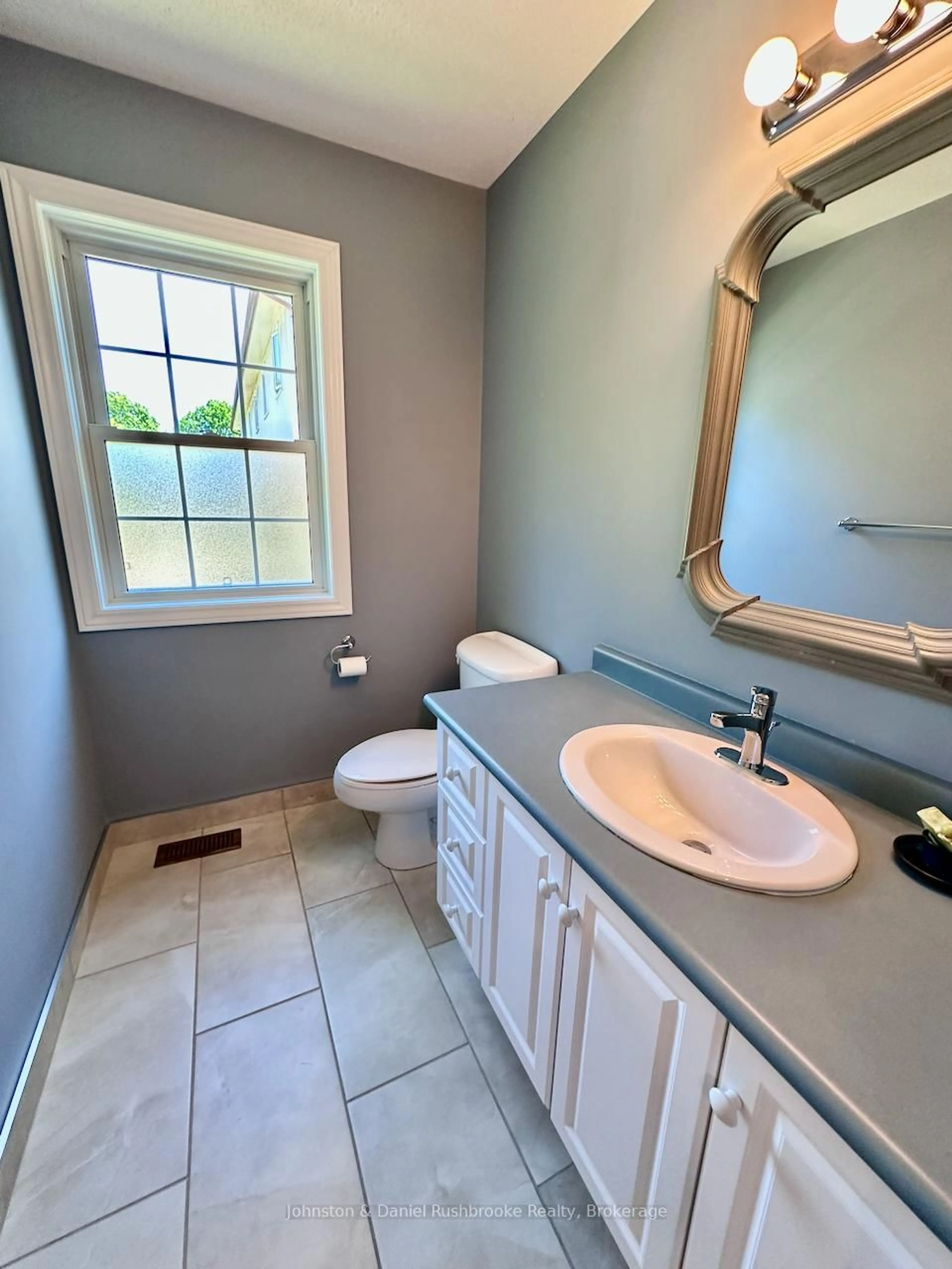 Contemporary bathroom, ceramic/tile floor for 273 Hiram St, Bracebridge Ontario P1L 1R7