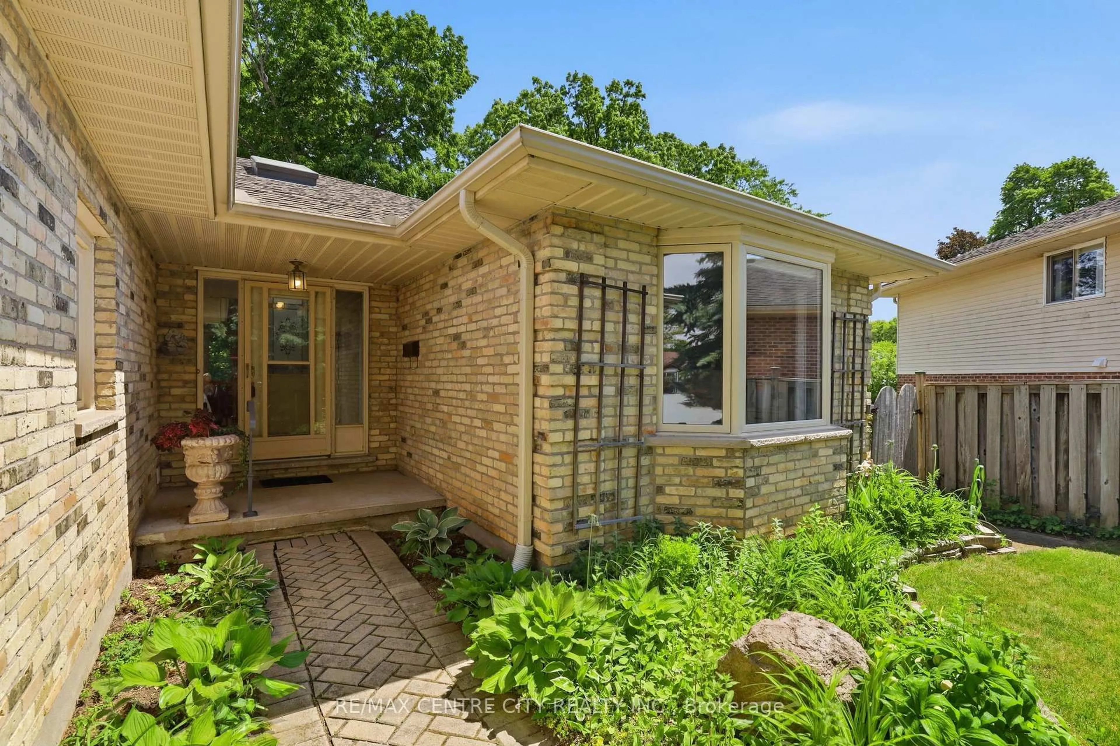 Home with brick exterior material, street for 91 Sweetbriar Crt, London East Ontario N5Y 5E9