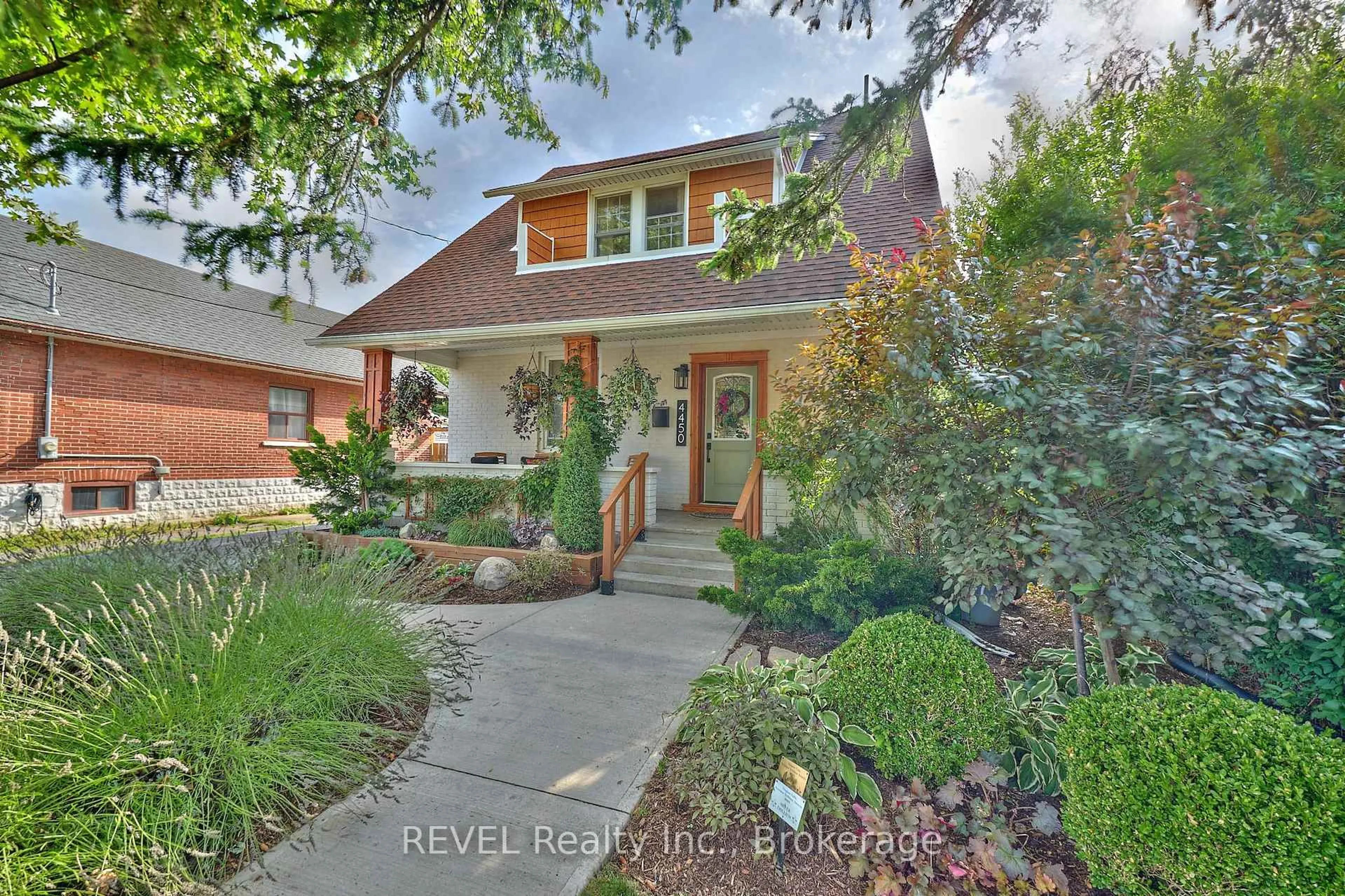 Home with brick exterior material, street for 4450 Second Ave, Niagara Falls Ontario L2E 4H2