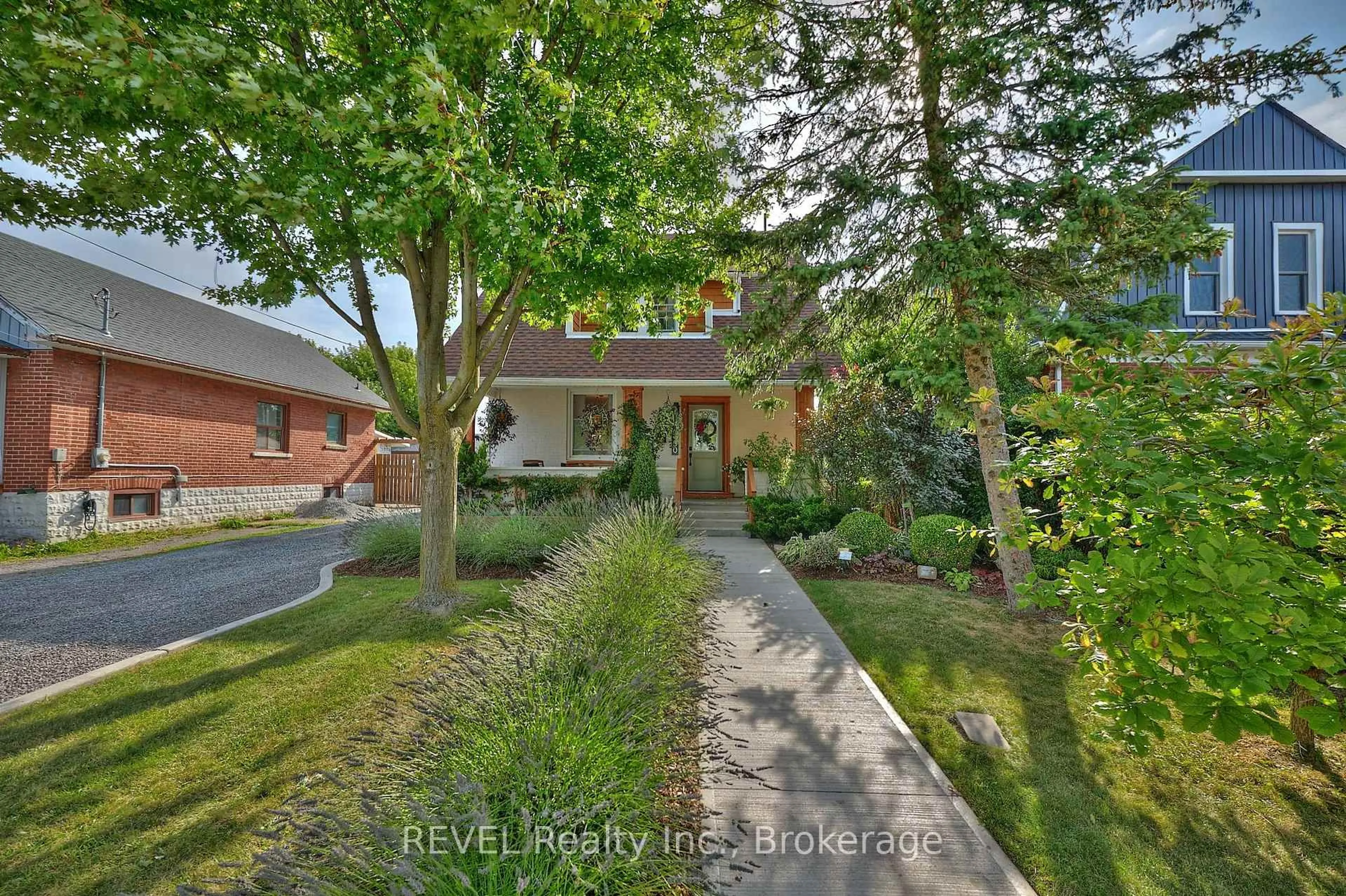 Home with brick exterior material, street for 4450 Second Ave, Niagara Falls Ontario L2E 4H2