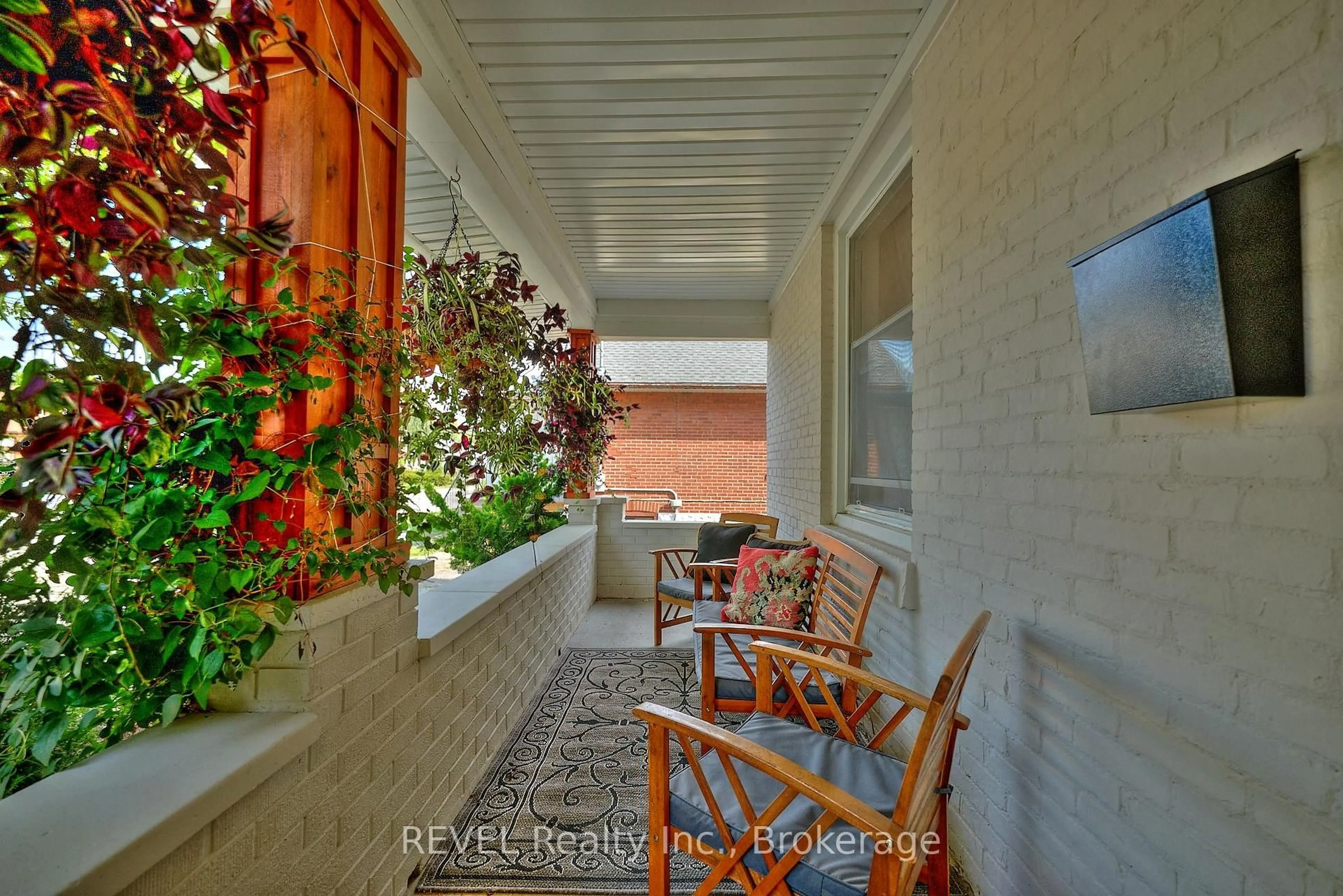 Patio, street for 4450 Second Ave, Niagara Falls Ontario L2E 4H2