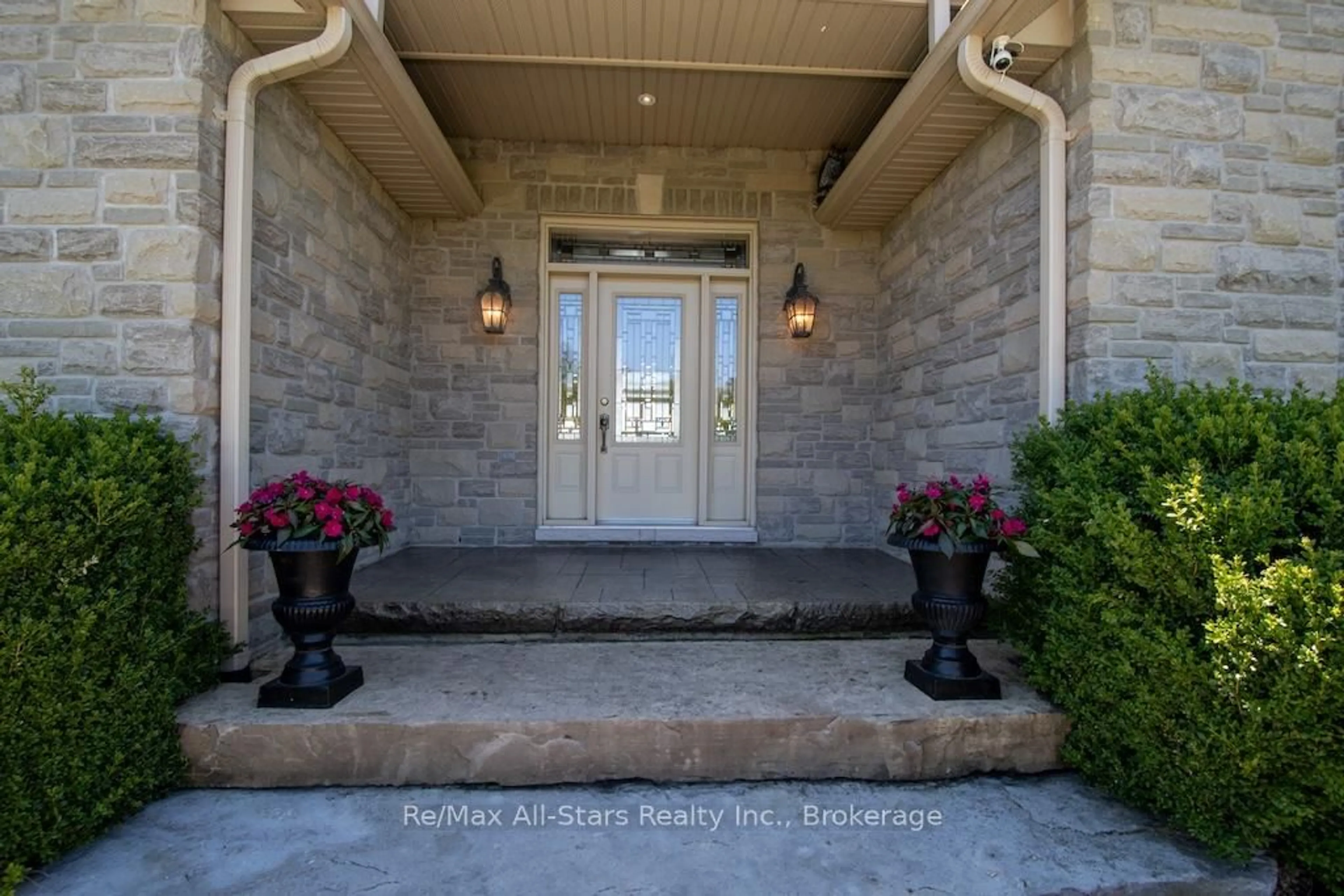 Indoor entryway for 1308 River Rd, Kawartha Lakes Ontario K9V 4R4