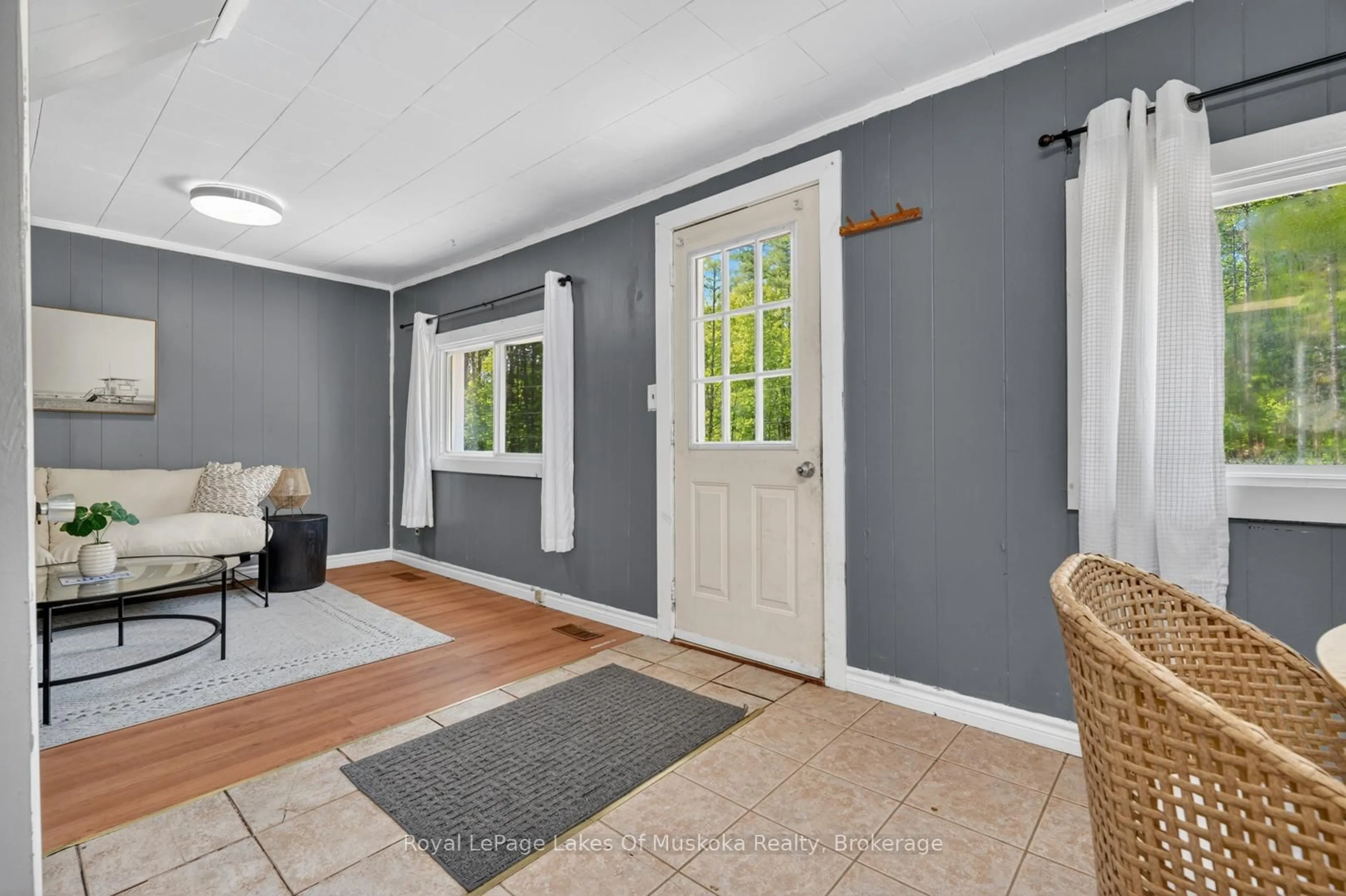 Indoor entryway for 1018 Sniders Bay Rd, Gravenhurst Ontario P1P 1R2