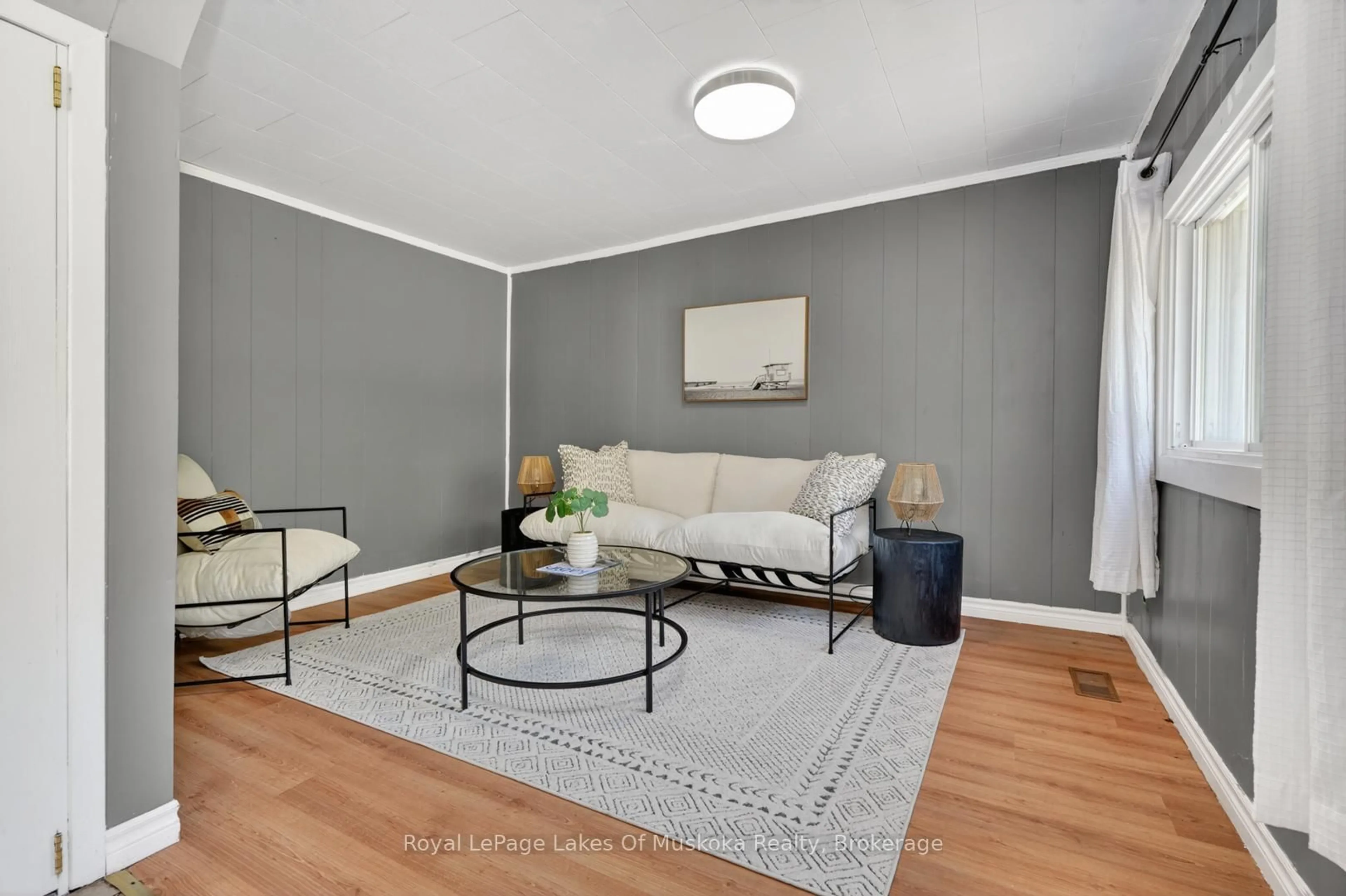 Living room with furniture, unknown for 1018 Sniders Bay Rd, Gravenhurst Ontario P1P 1R2