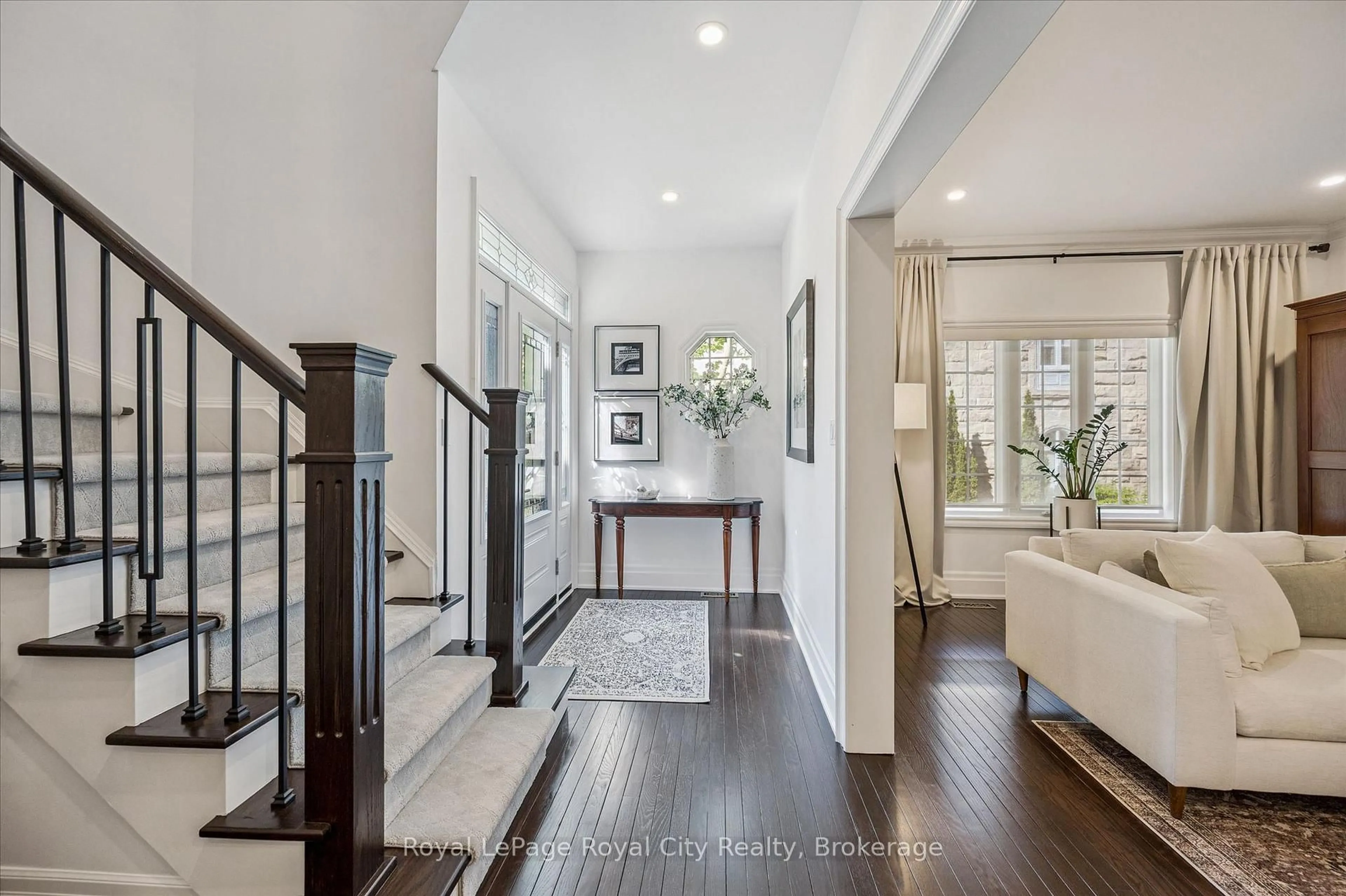 Indoor entryway for 25 MANOR PARK Cres #11, Guelph Ontario N1G 1A2