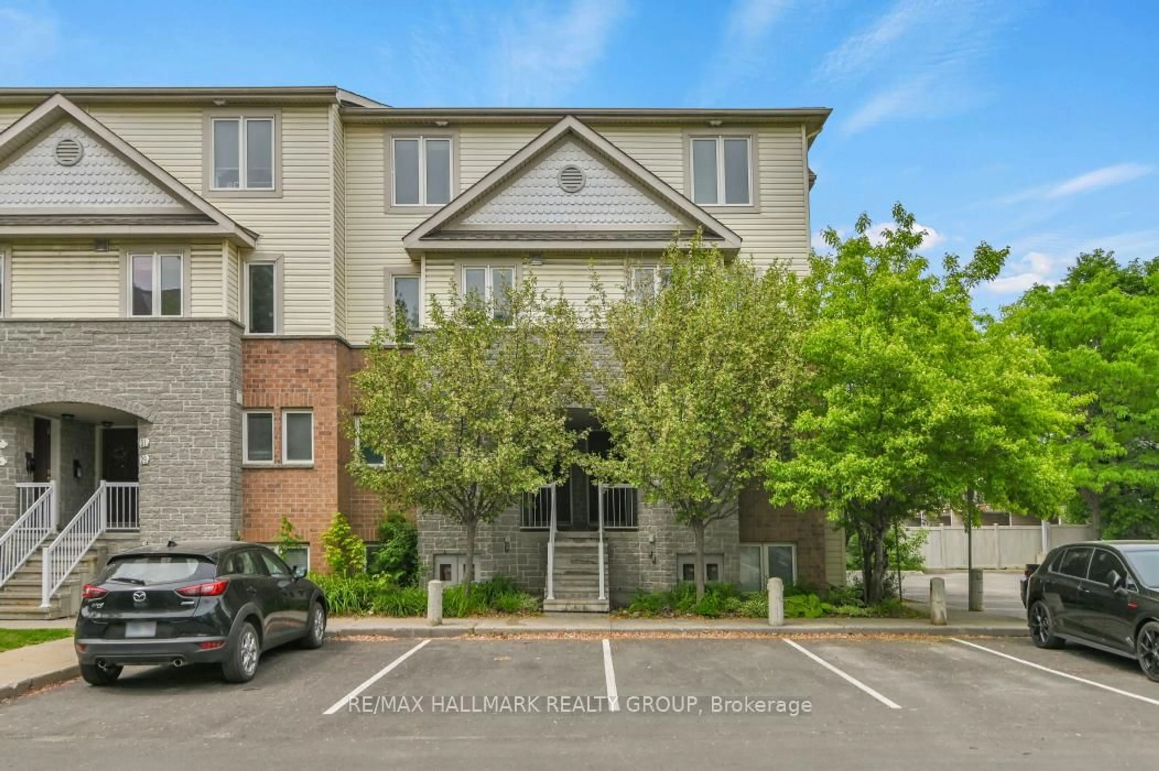 Unknown for 39 Strathaven Private, Ottawa Ontario K1J 1K7