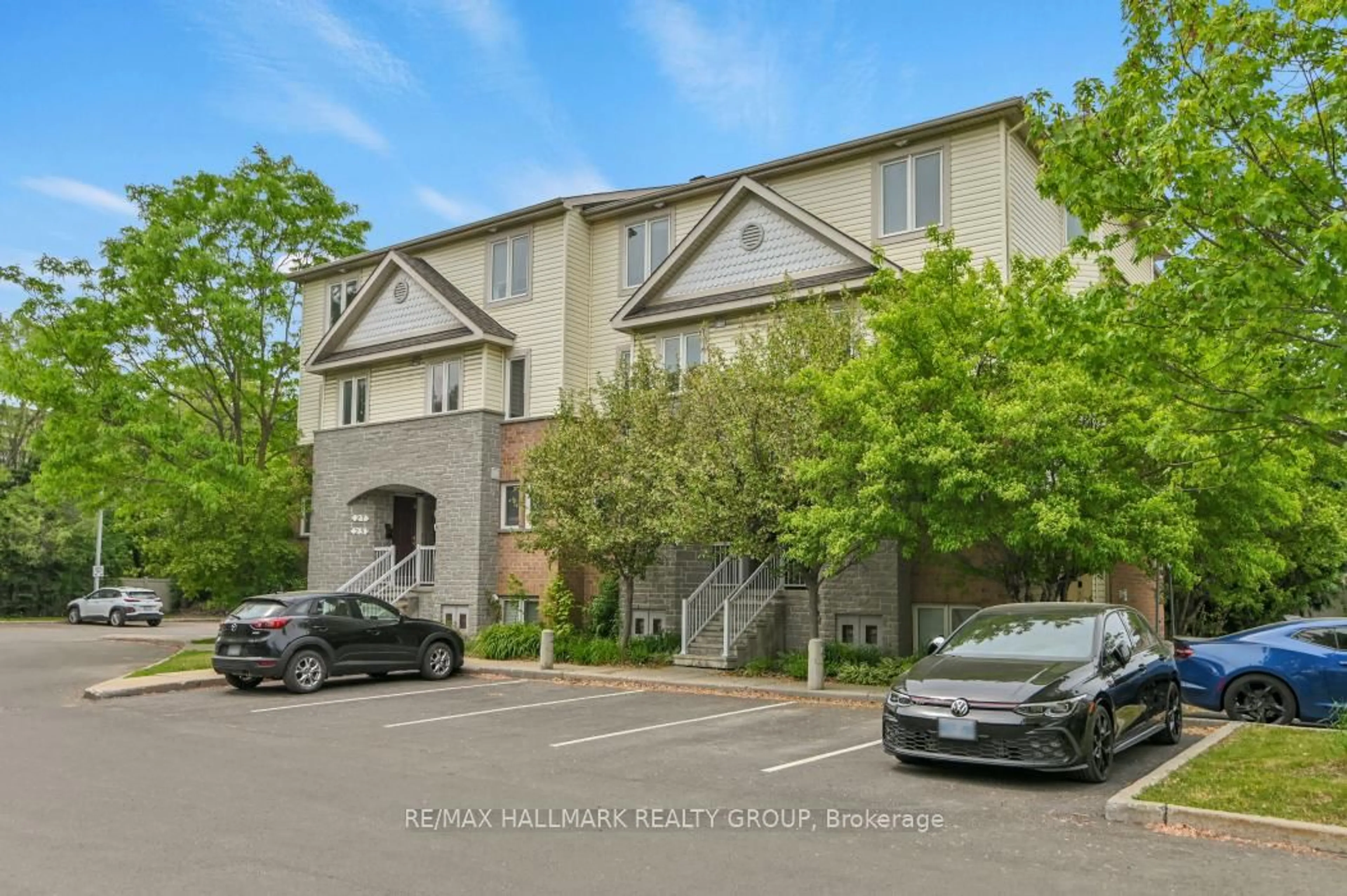 Unknown for 39 Strathaven Private, Ottawa Ontario K1J 1K7