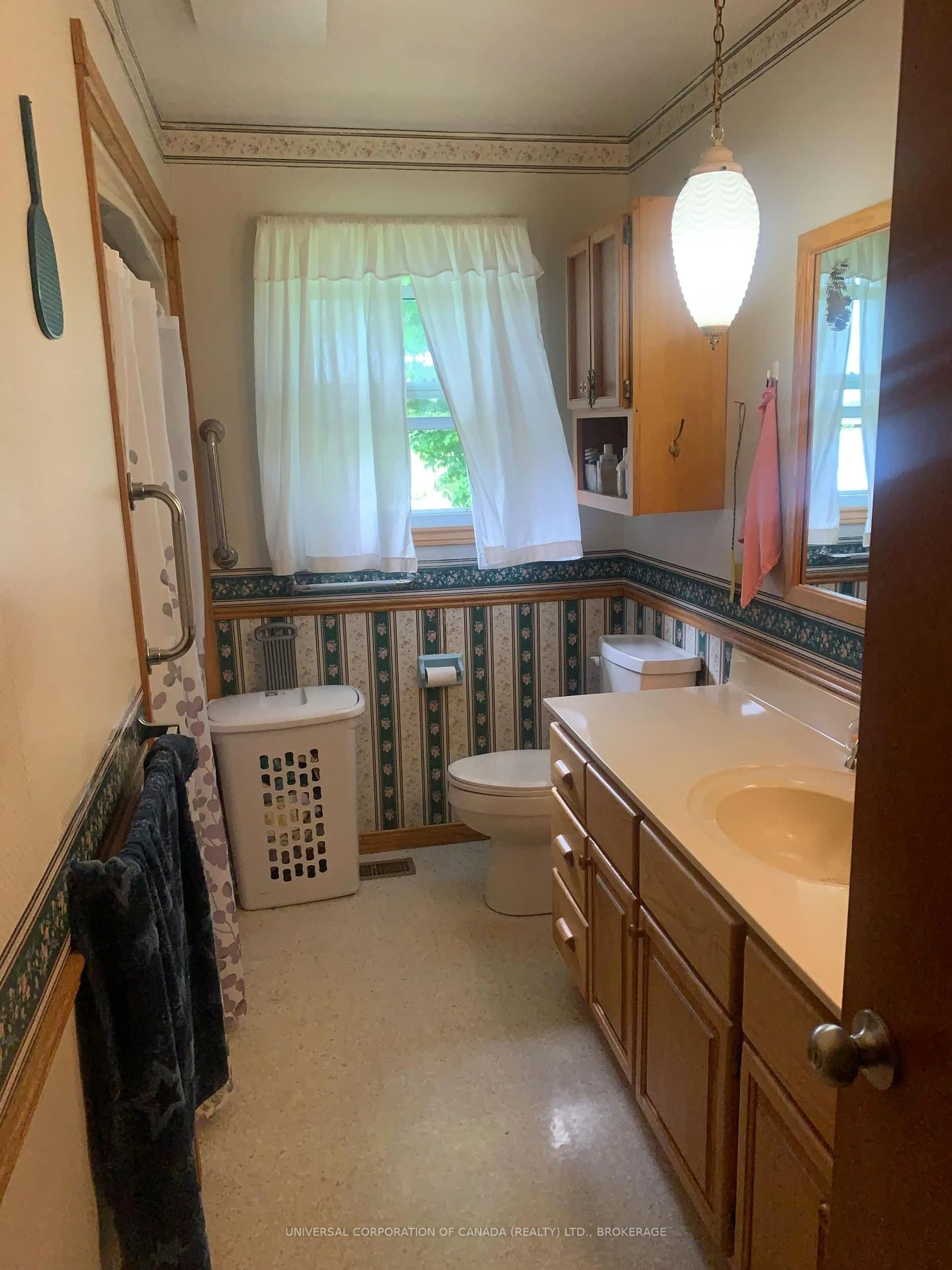 Standard bathroom, ceramic/tile floor for 5973 Imperial Rd, Malahide Ontario N5H 2R2