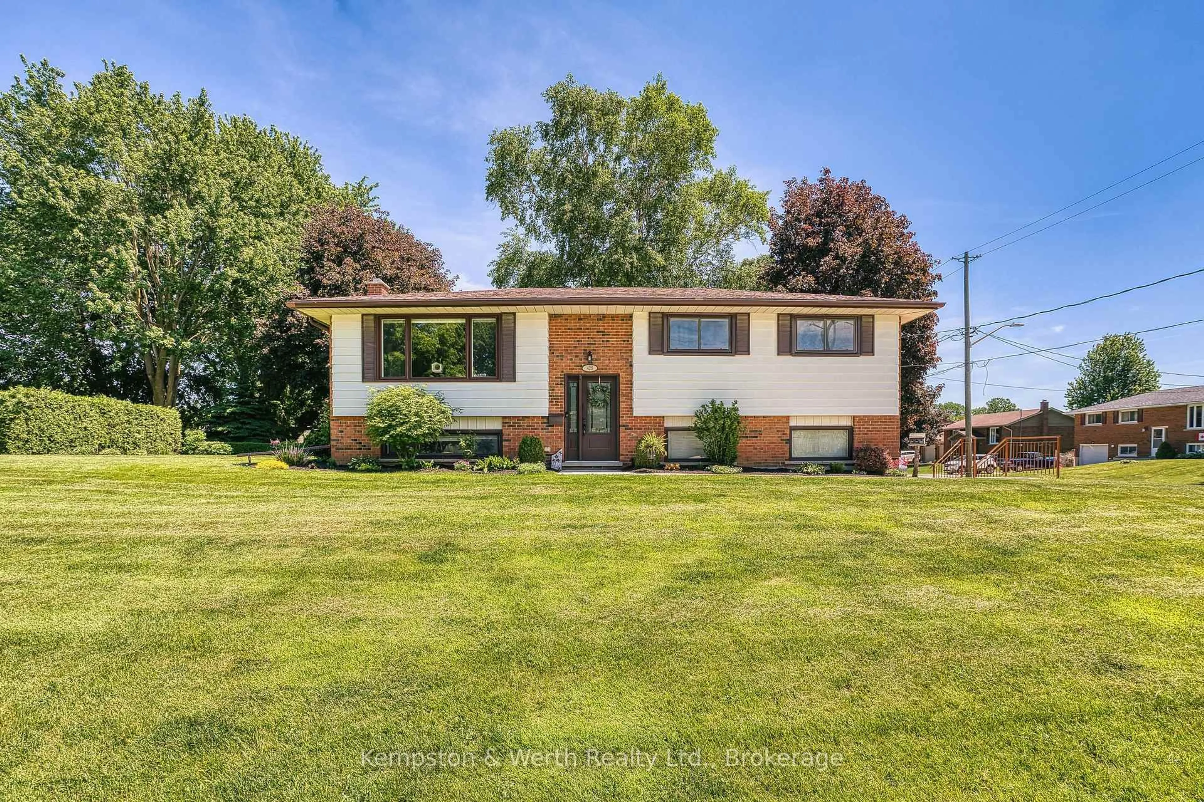 Home with vinyl exterior material, unknown for 428 Boyne Ave, North Perth Ontario N4W 3K4