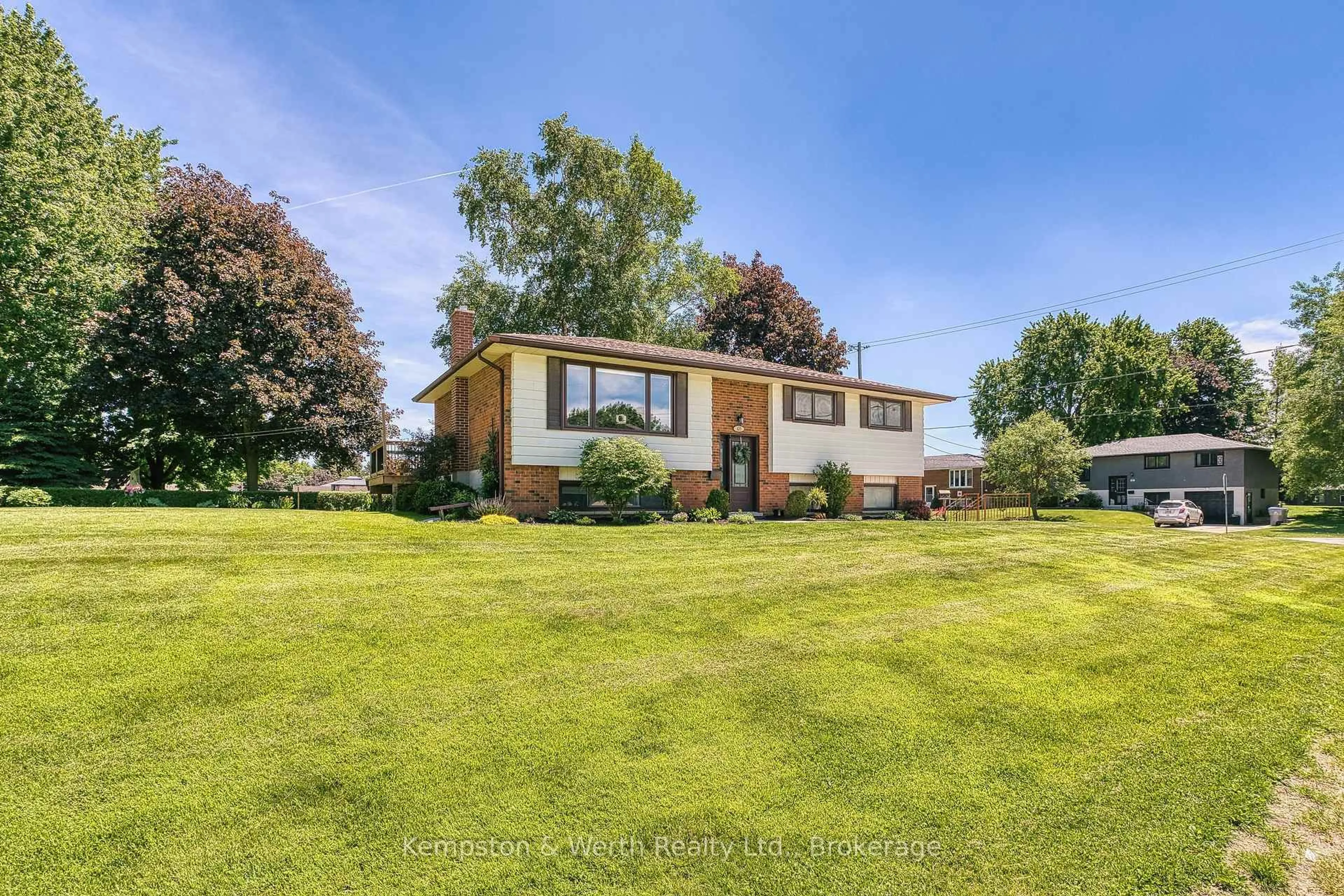 A pic from outside/outdoor area/front of a property/back of a property/a pic from drone, unknown for 428 Boyne Ave, North Perth Ontario N4W 3K4