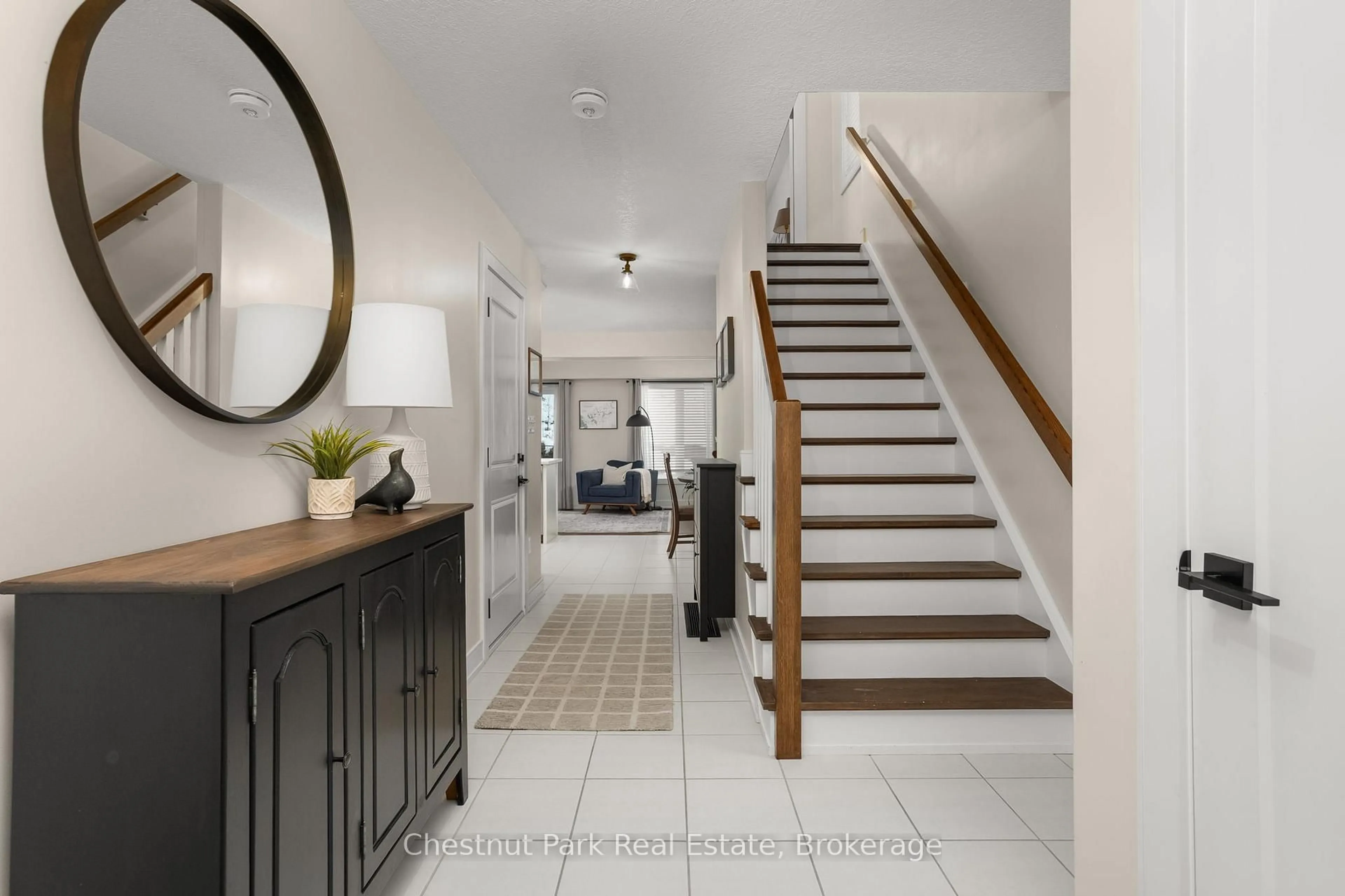 Indoor entryway for 29 Kelsey Madison Crt, Huntsville Ontario P1H 1C8