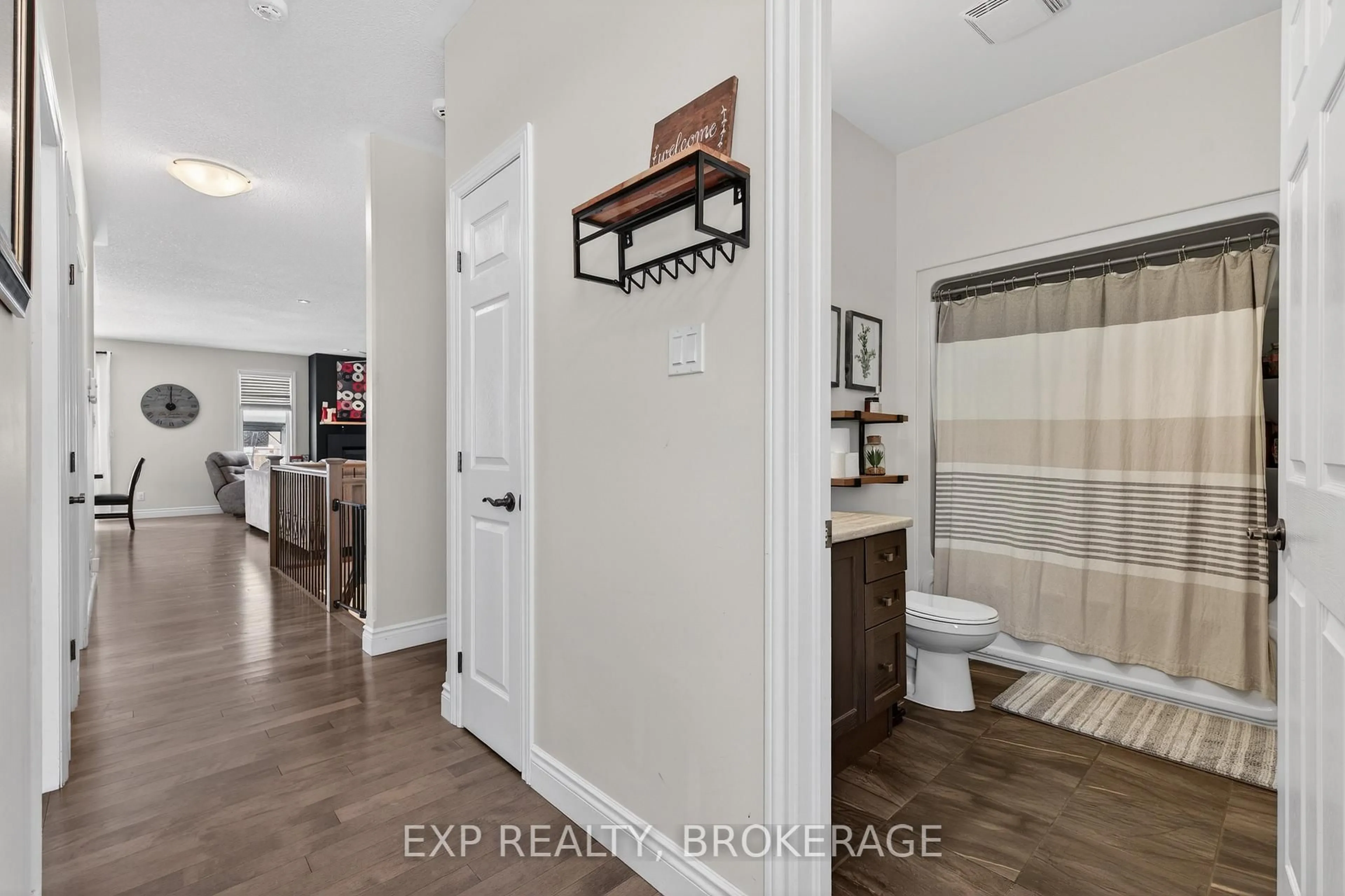 Indoor entryway for 160 MCDONOUGH Cres, Loyalist Ontario K7N 0B3