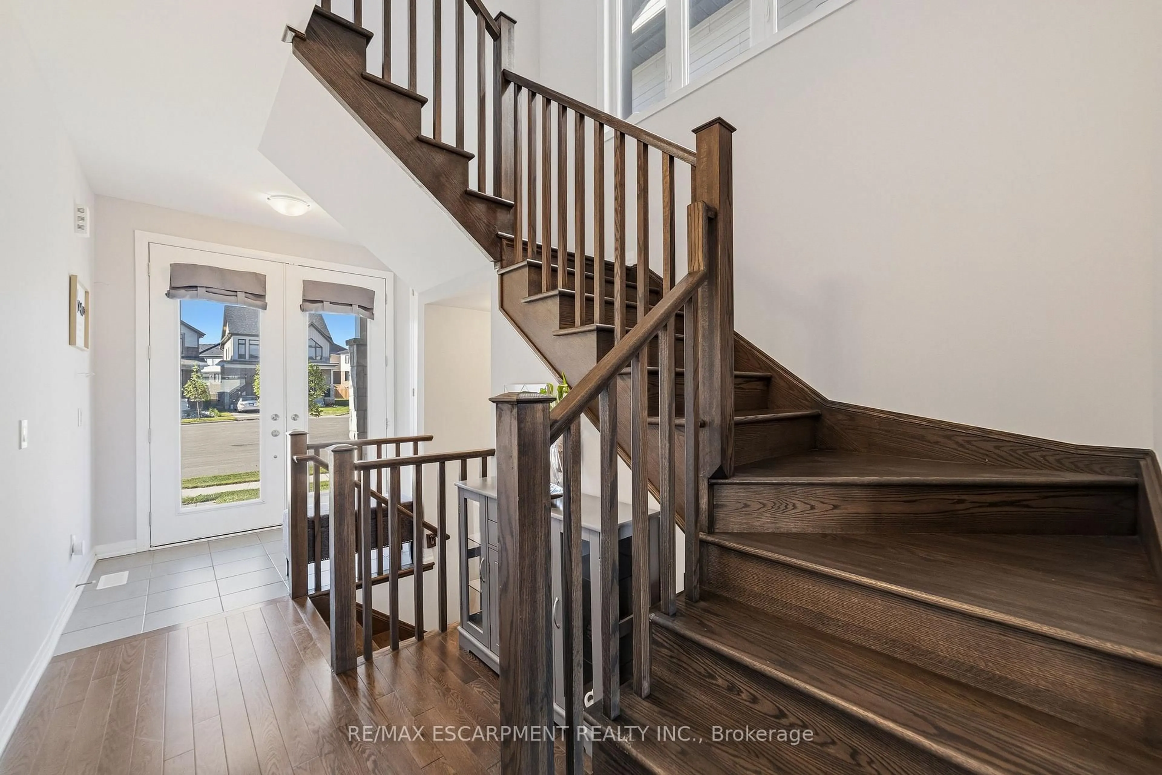 Stairs for 8 Pinnacle Crt, Hamilton Ontario L0R 1W0