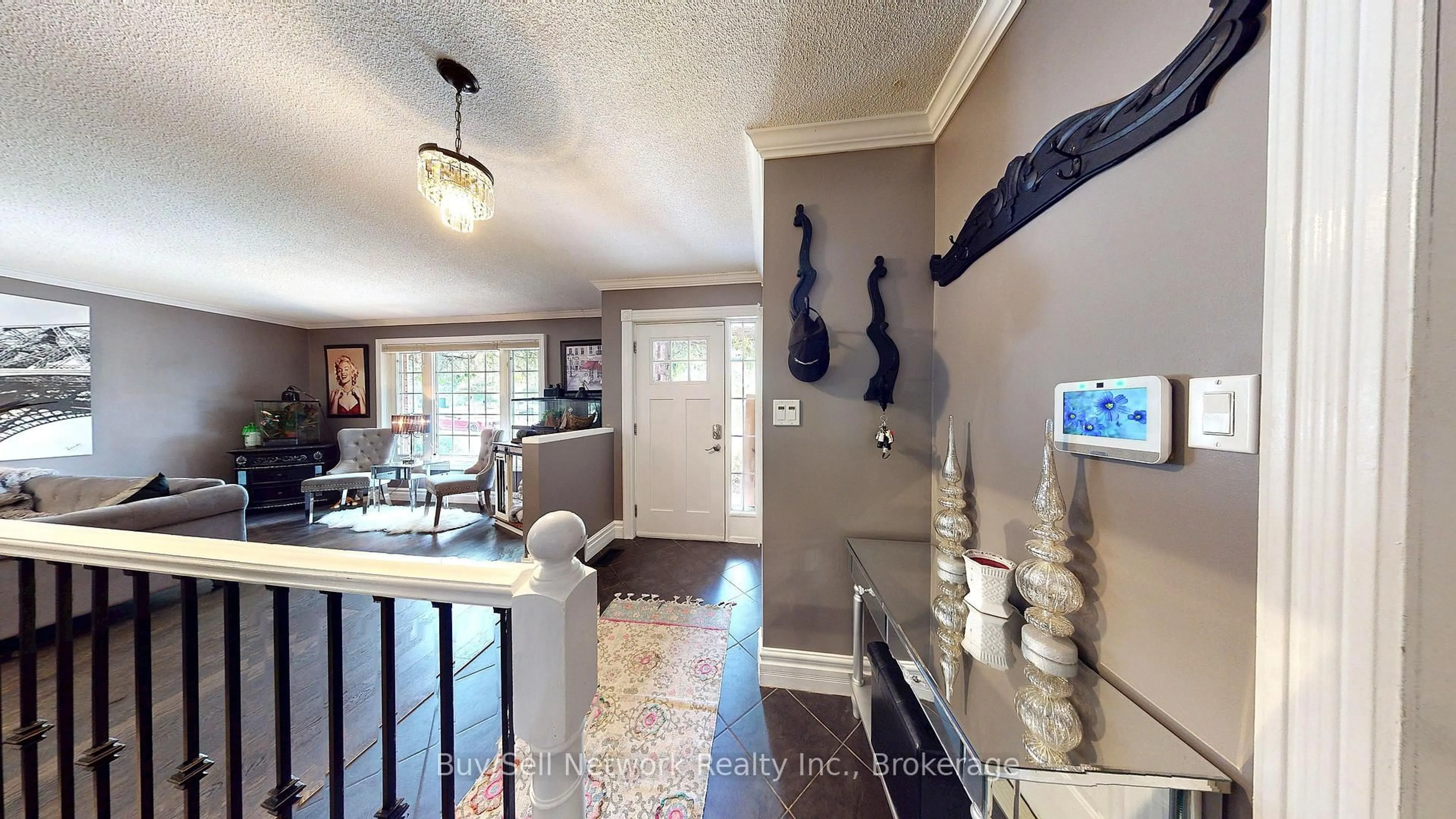 Indoor entryway for 2504 Idyllwood Cres, Peterborough Ontario K9L 1Y9