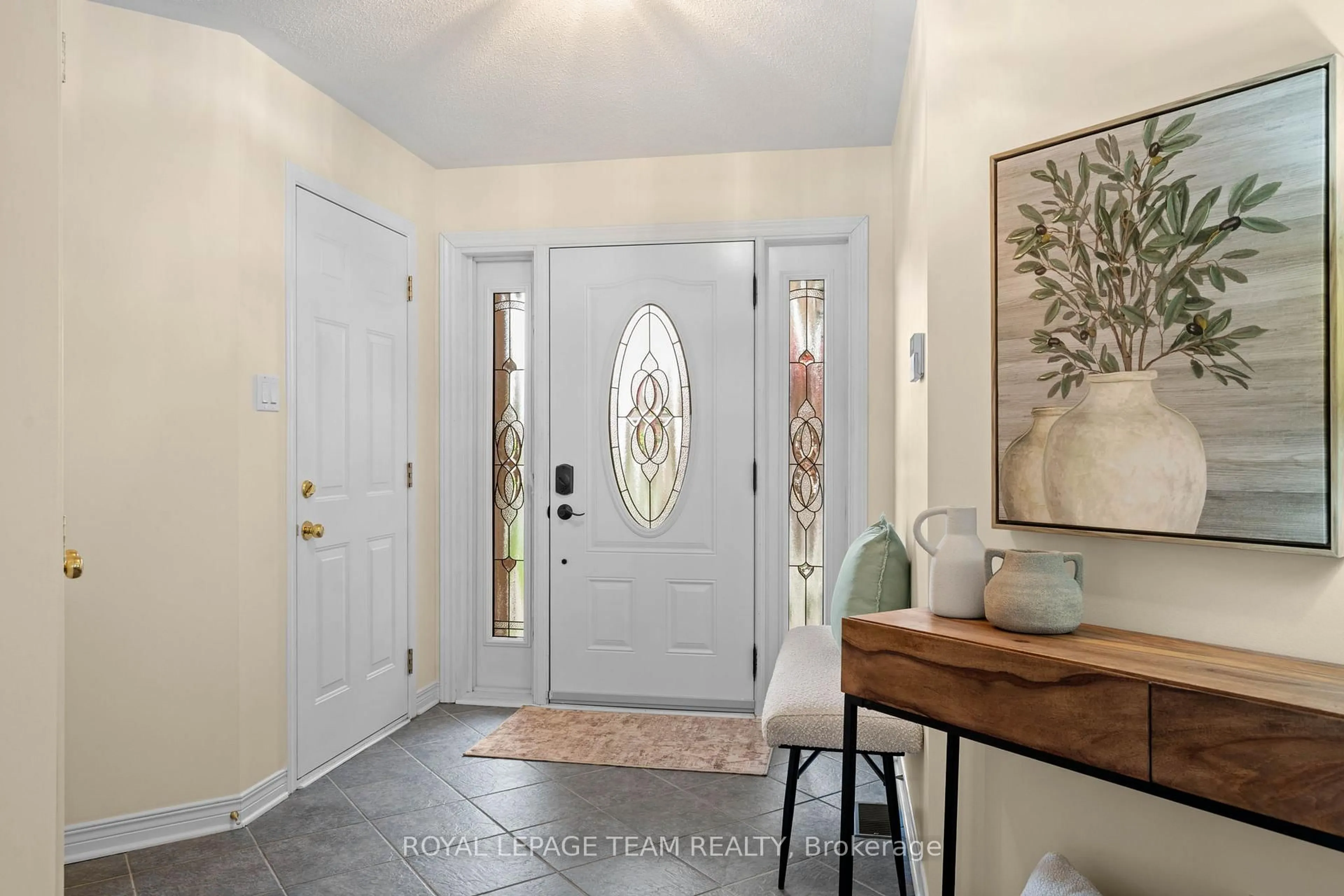 Indoor entryway for 47 Stowgrass Cres, Stittsville Ontario K2S 2A1