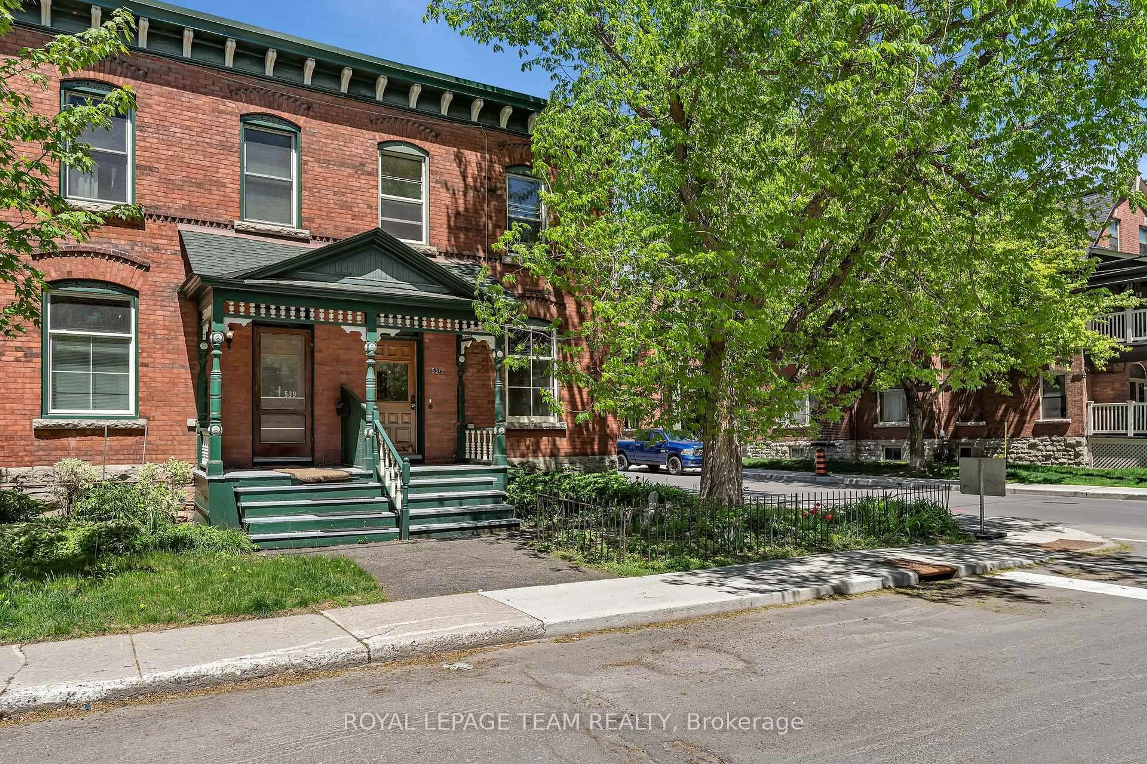 Home with brick exterior material, street for 537 Gilmour St, Ottawa Ontario K1R 5L5