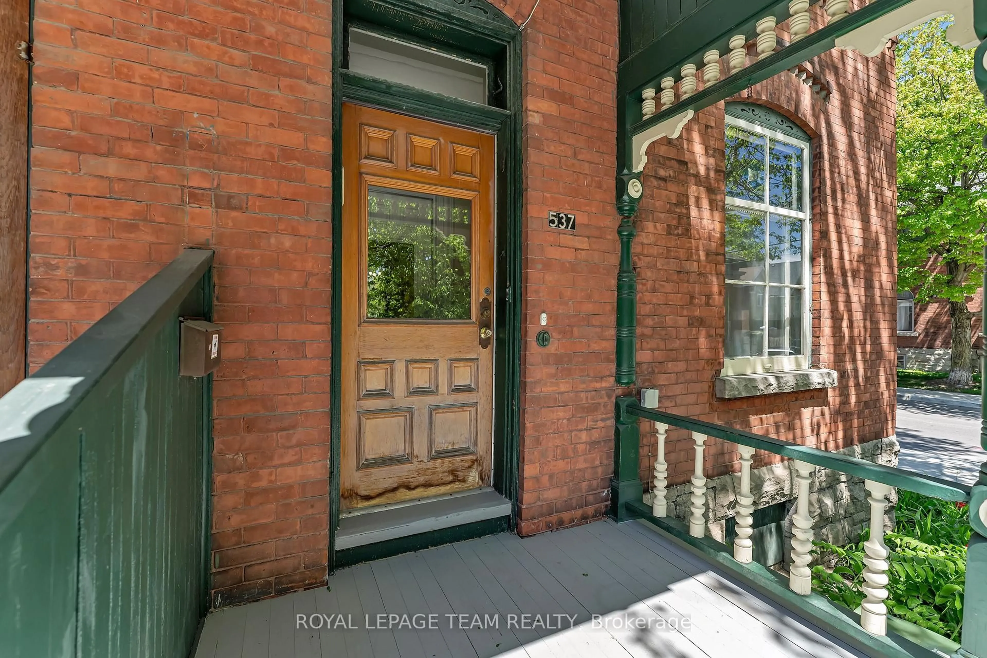 Indoor entryway for 537 Gilmour St, Ottawa Ontario K1R 5L5