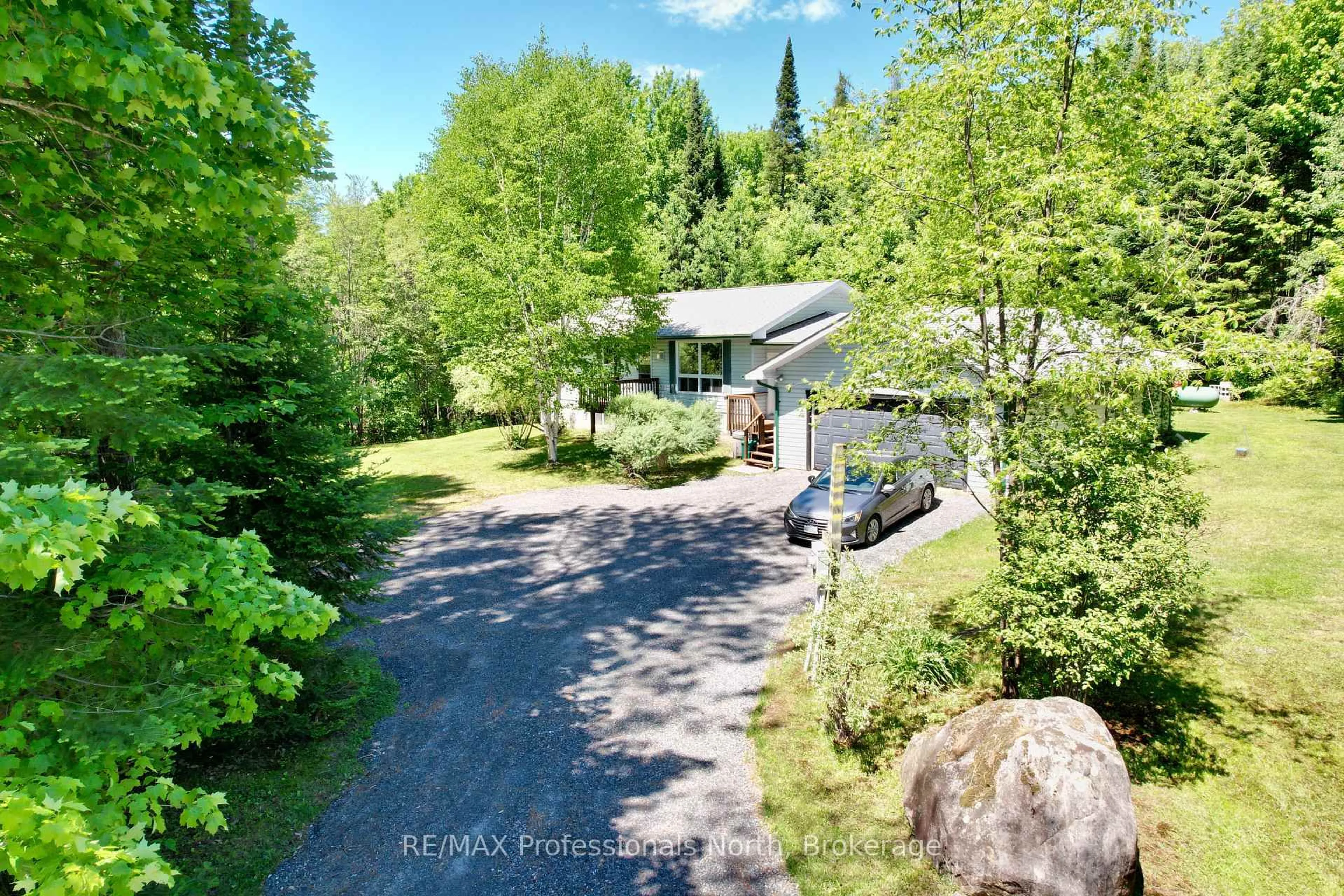 A pic from outside/outdoor area/front of a property/back of a property/a pic from drone, unknown for 86 Bottings Rd, Huntsville Ontario P0B 1M0