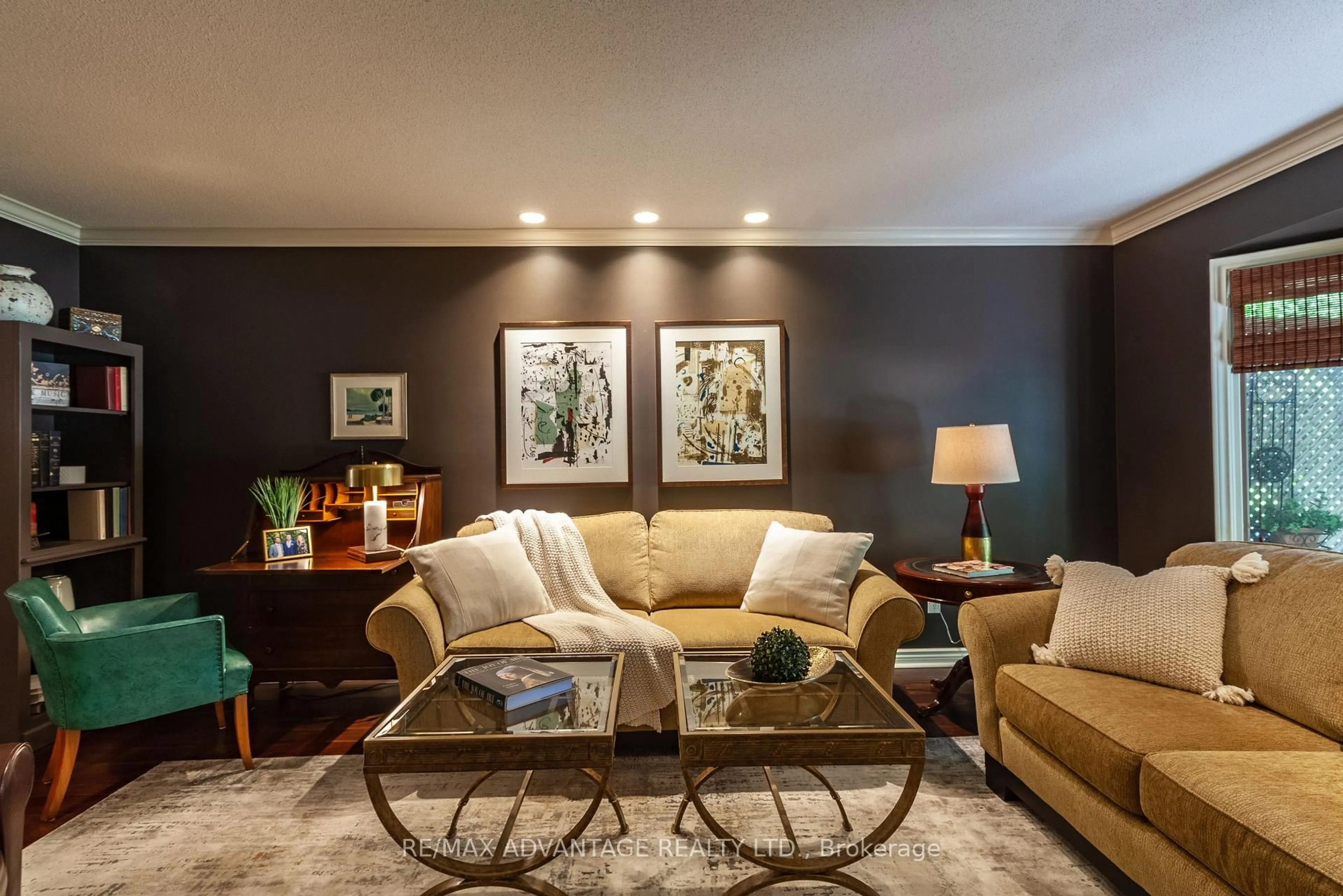 Living room with furniture, wood/laminate floor for 11 Farmington Cres, London South Ontario N6K 3J2