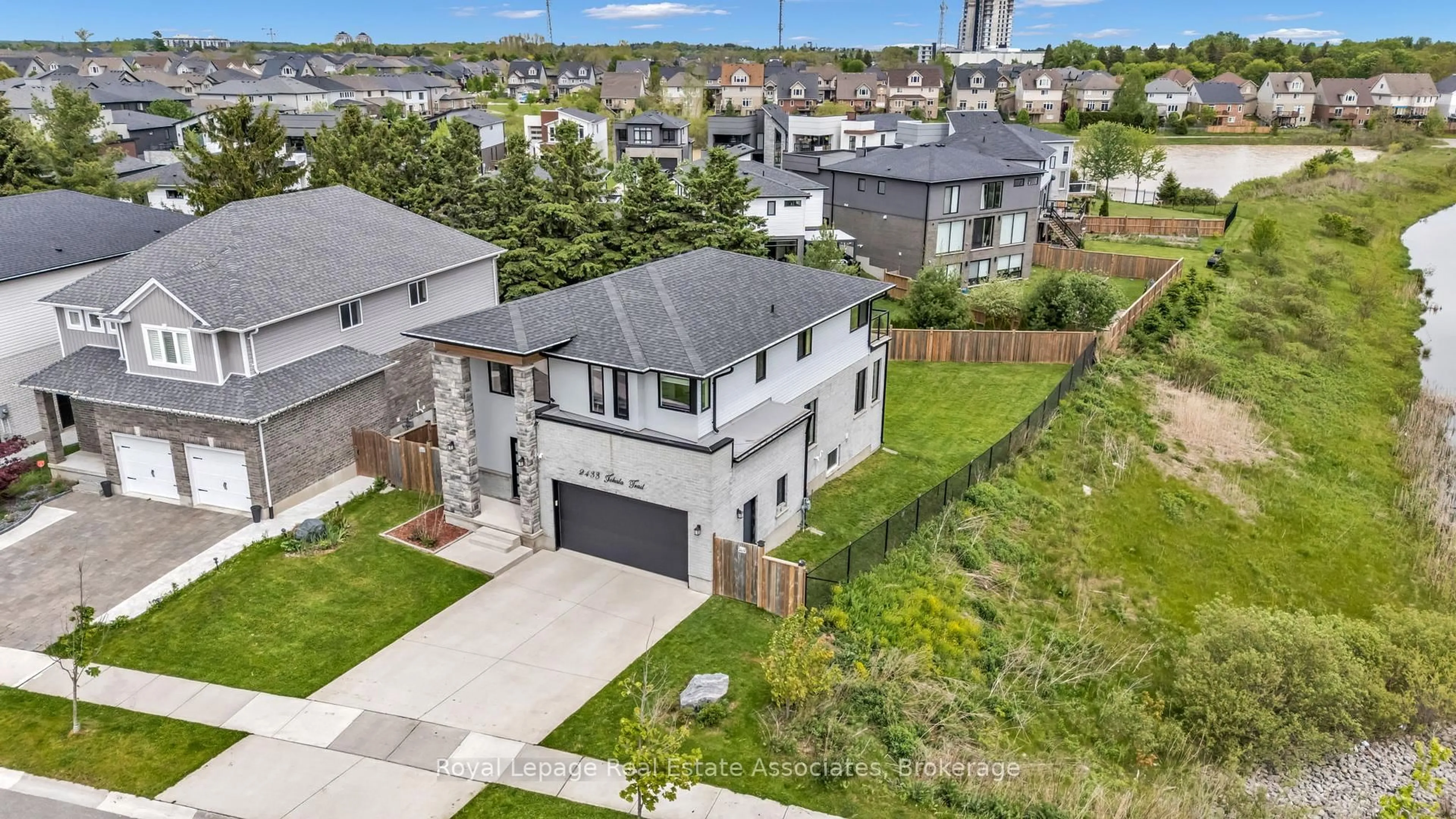 A pic from outside/outdoor area/front of a property/back of a property/a pic from drone, street for 2433 Tokala Tr, London North Ontario N6G 0V6