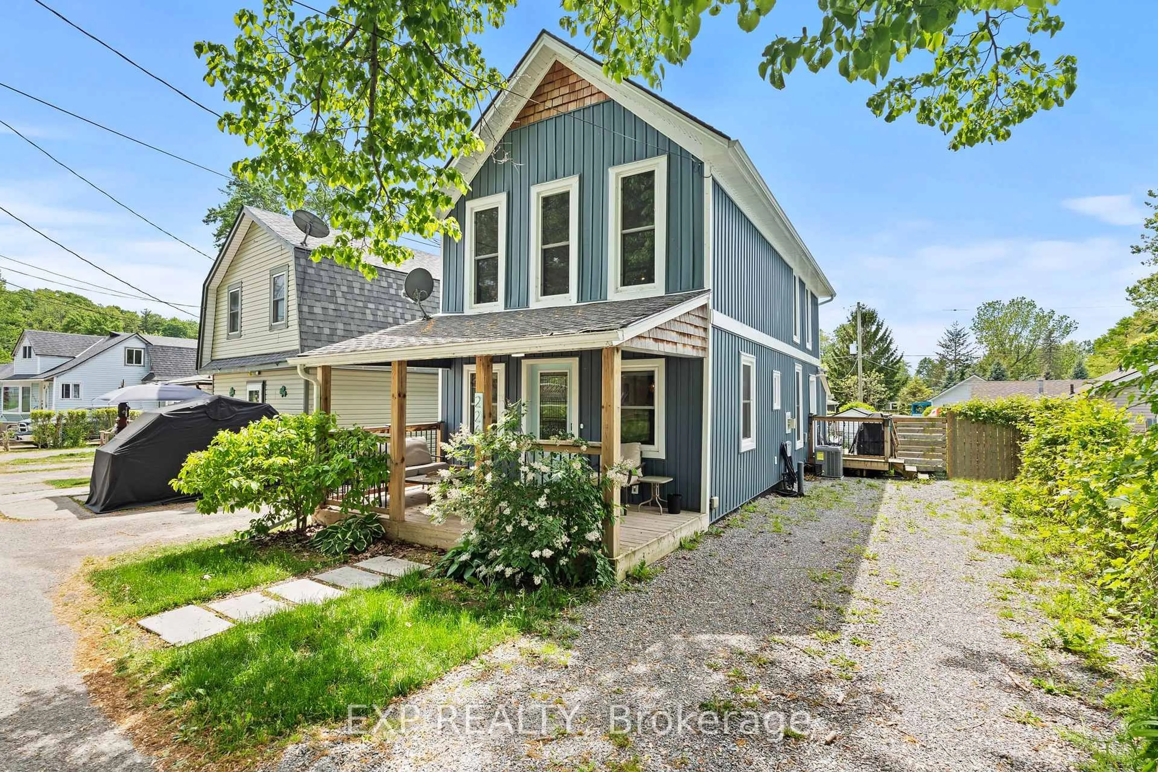 Home with vinyl exterior material, street for 226 Lincoln Rd, Fort Erie Ontario L0S 1B0