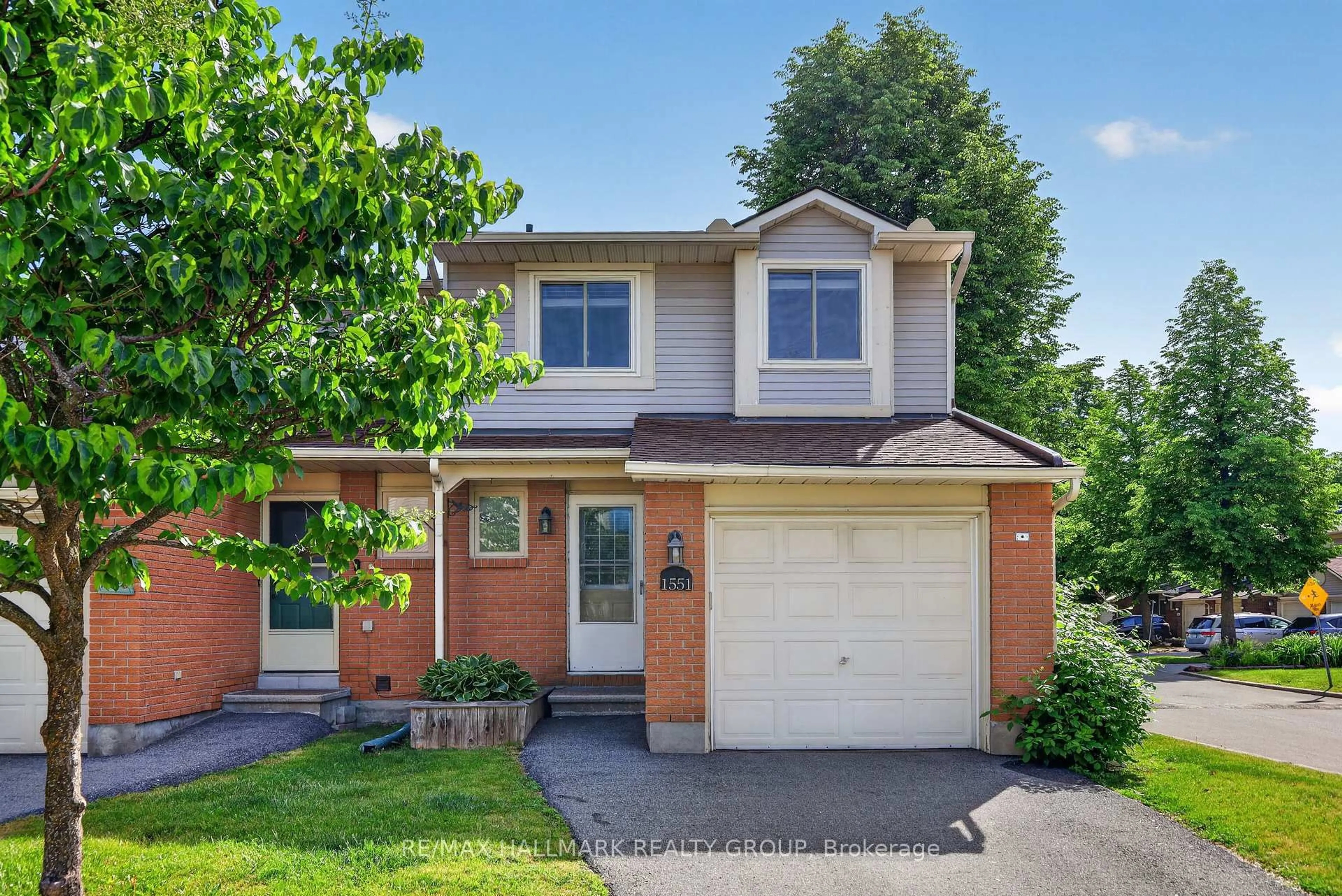 Home with brick exterior material, street for 1551 Hoskins Cres, Ottawa Ontario K1C 2G3