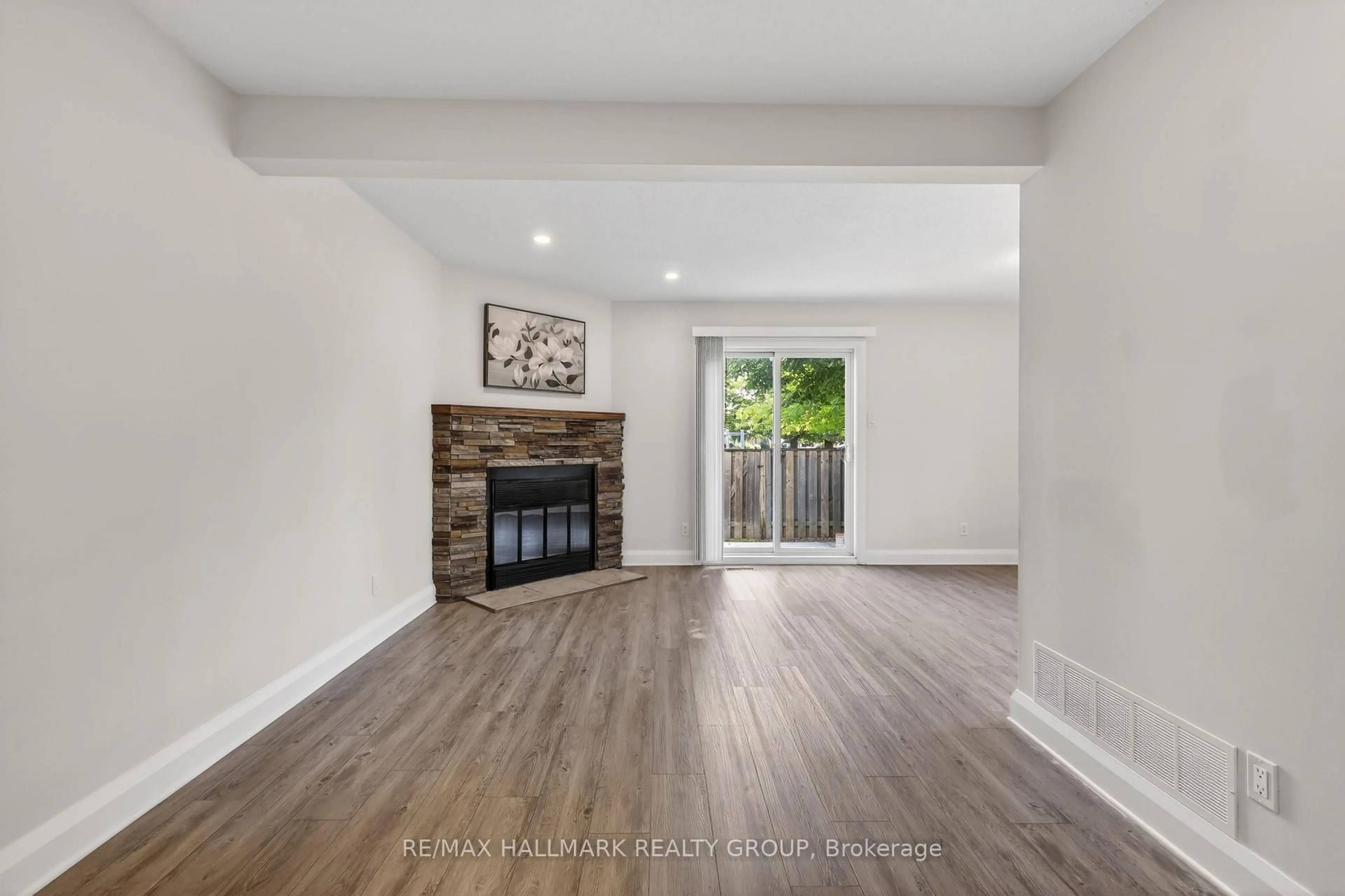 Living room with furniture, wood/laminate floor for 1551 Hoskins Cres, Ottawa Ontario K1C 2G3